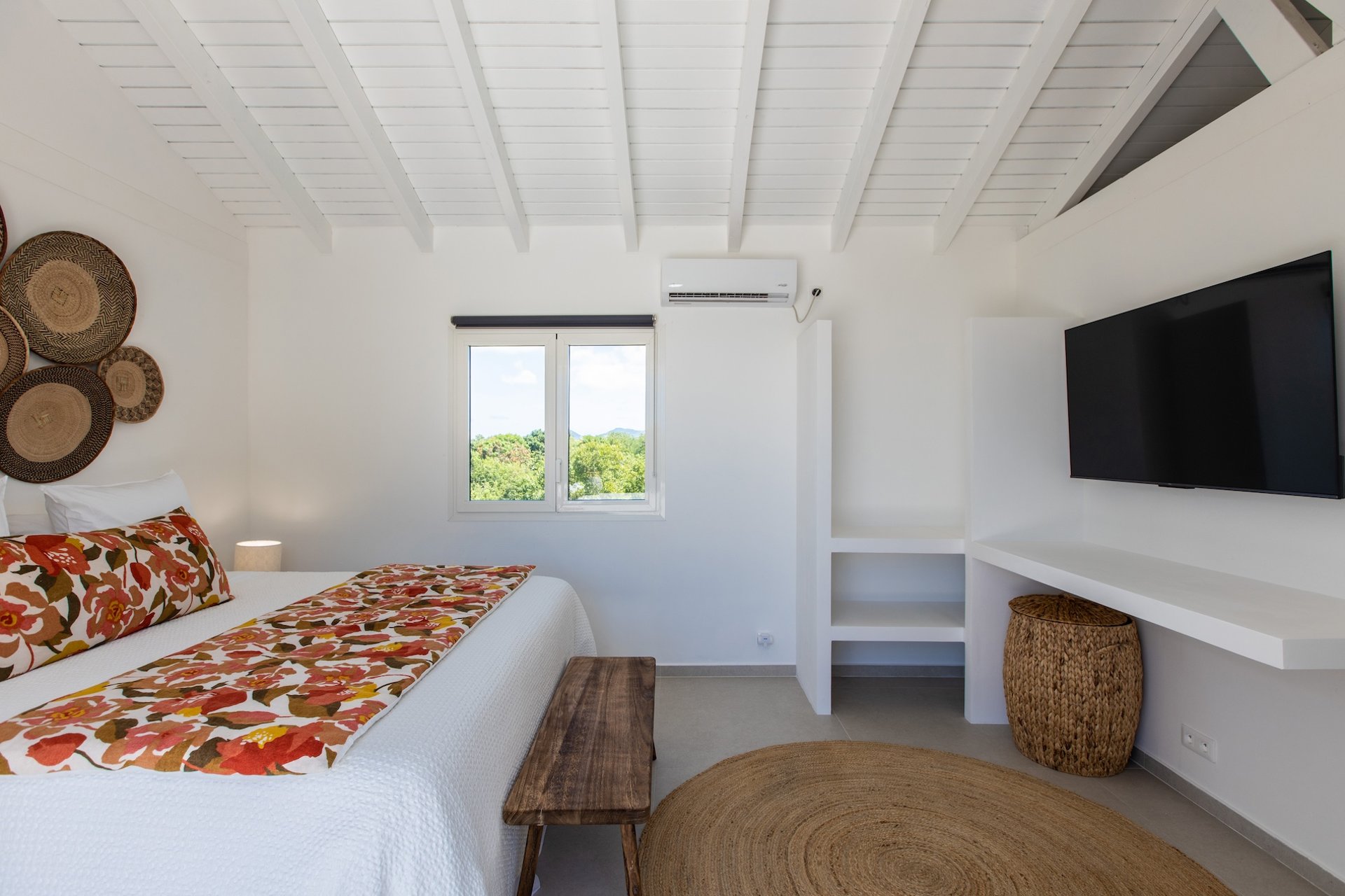 Villa Les Oliviers, a Four-Bedroom Terres Basses Retreat with Private Pool and Koi-Pond Calm - Photo 38