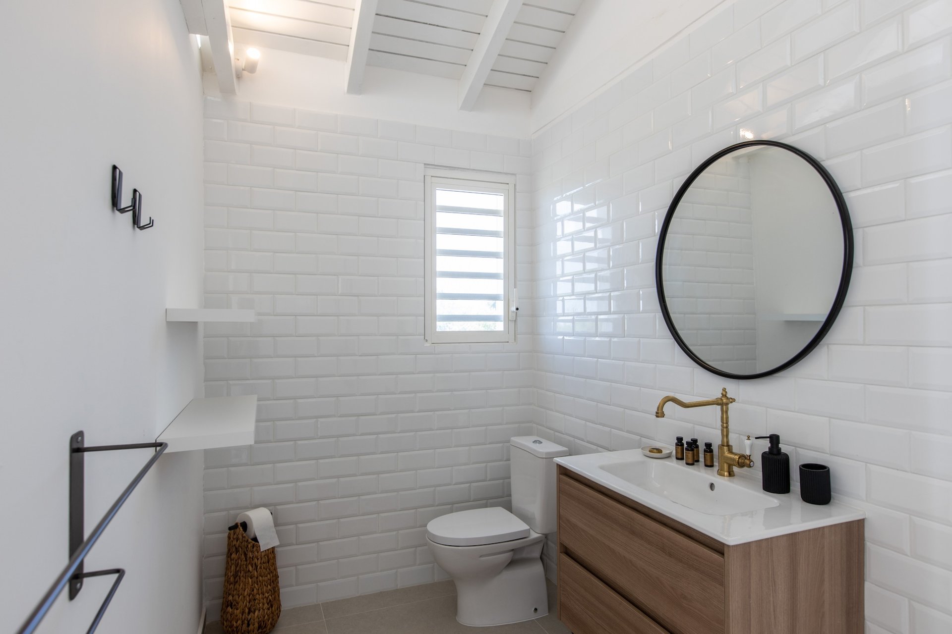 Villa Les Oliviers, a Four-Bedroom Terres Basses Retreat with Private Pool and Koi-Pond Calm - Photo 39