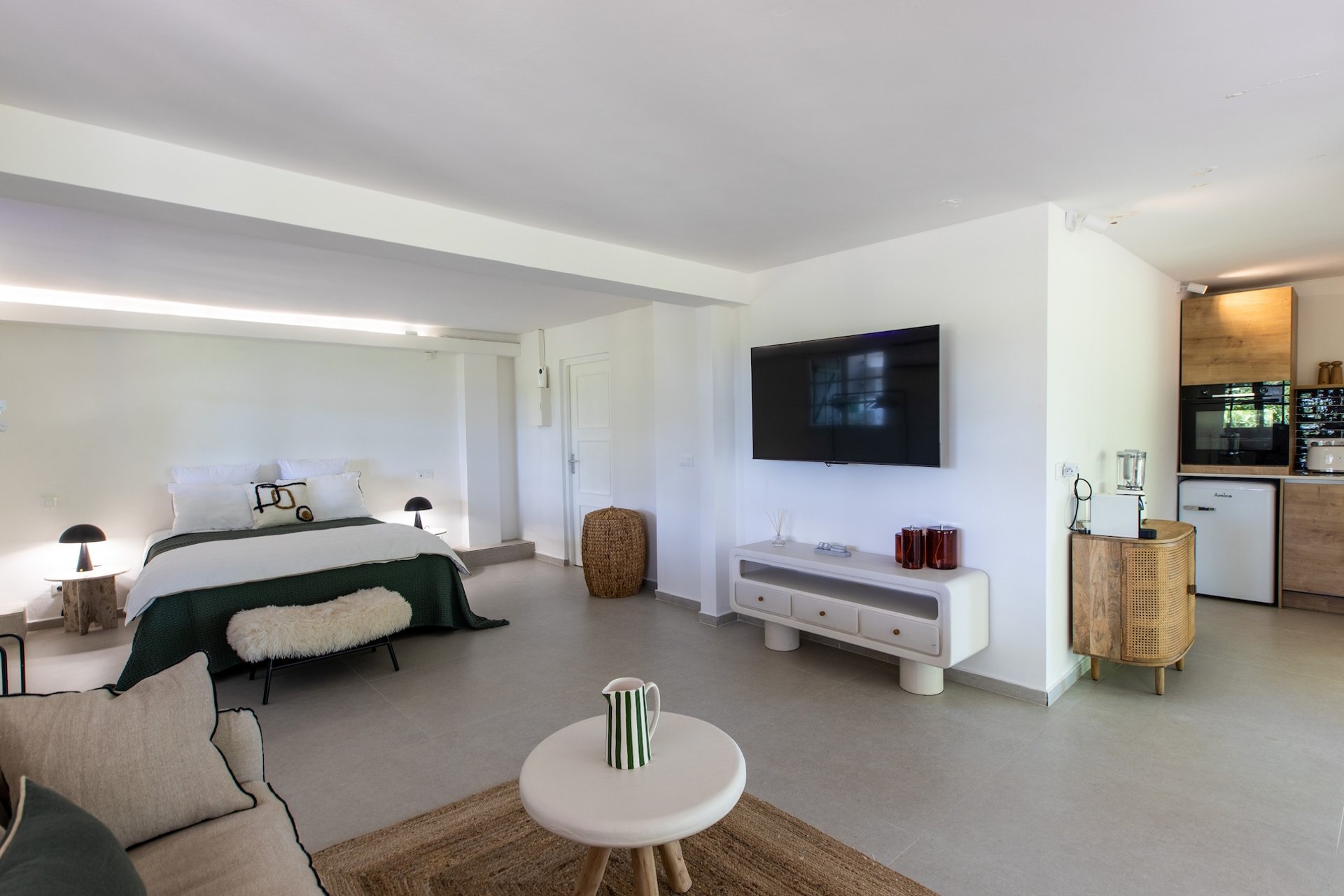 Villa Les Oliviers, a Four-Bedroom Terres Basses Retreat with Private Pool and Koi-Pond Calm - Photo 46