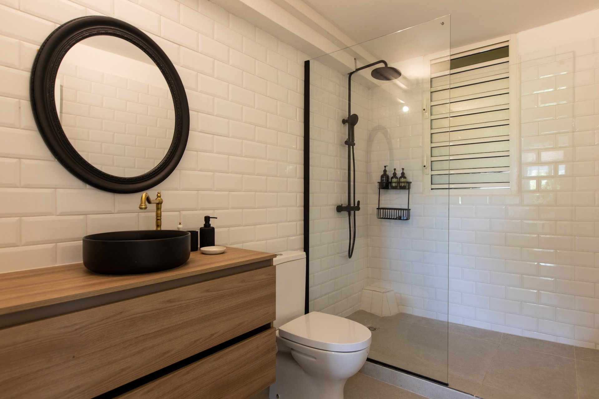 Villa Les Oliviers, a Four-Bedroom Terres Basses Retreat with Private Pool and Koi-Pond Calm - Photo 49