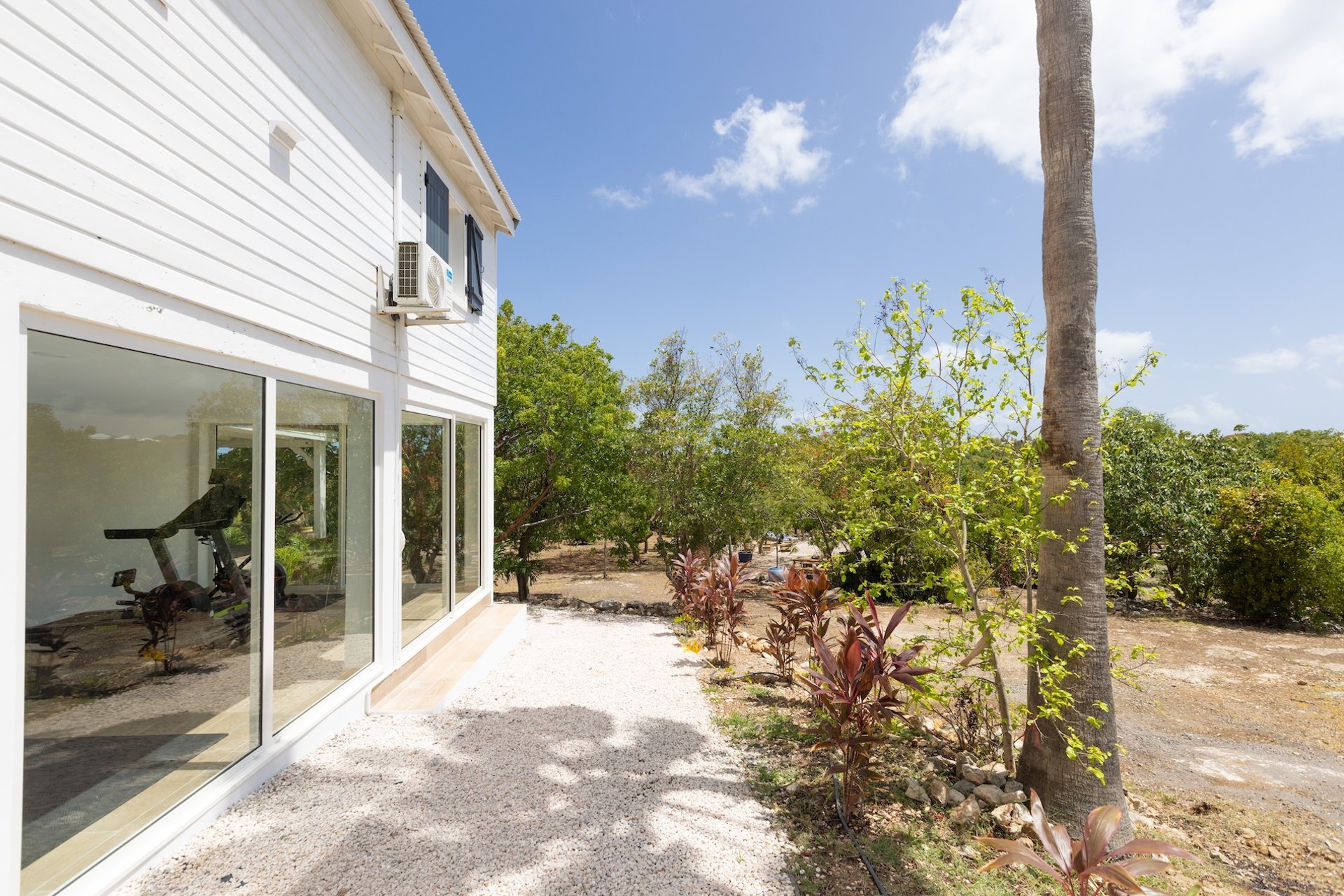 Villa Les Oliviers, a Four-Bedroom Terres Basses Retreat with Private Pool and Koi-Pond Calm - Photo 50