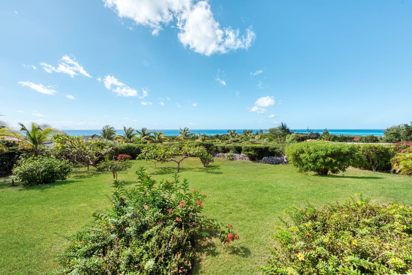 Villa Lune de Miel, A Romantic Two Bedroom Sea View Retreat in Terres Basses - Photo 11