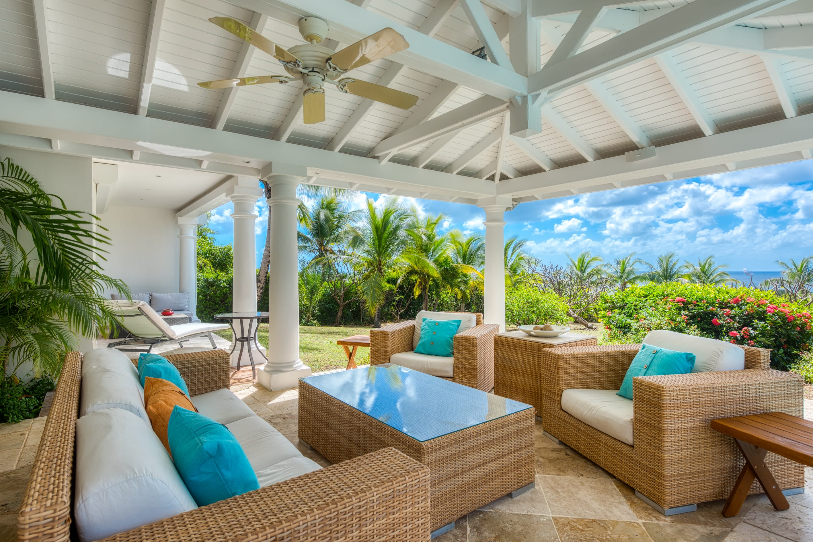 Villa Lune de Miel, A Romantic Two Bedroom Sea View Retreat in Terres Basses - Photo 18