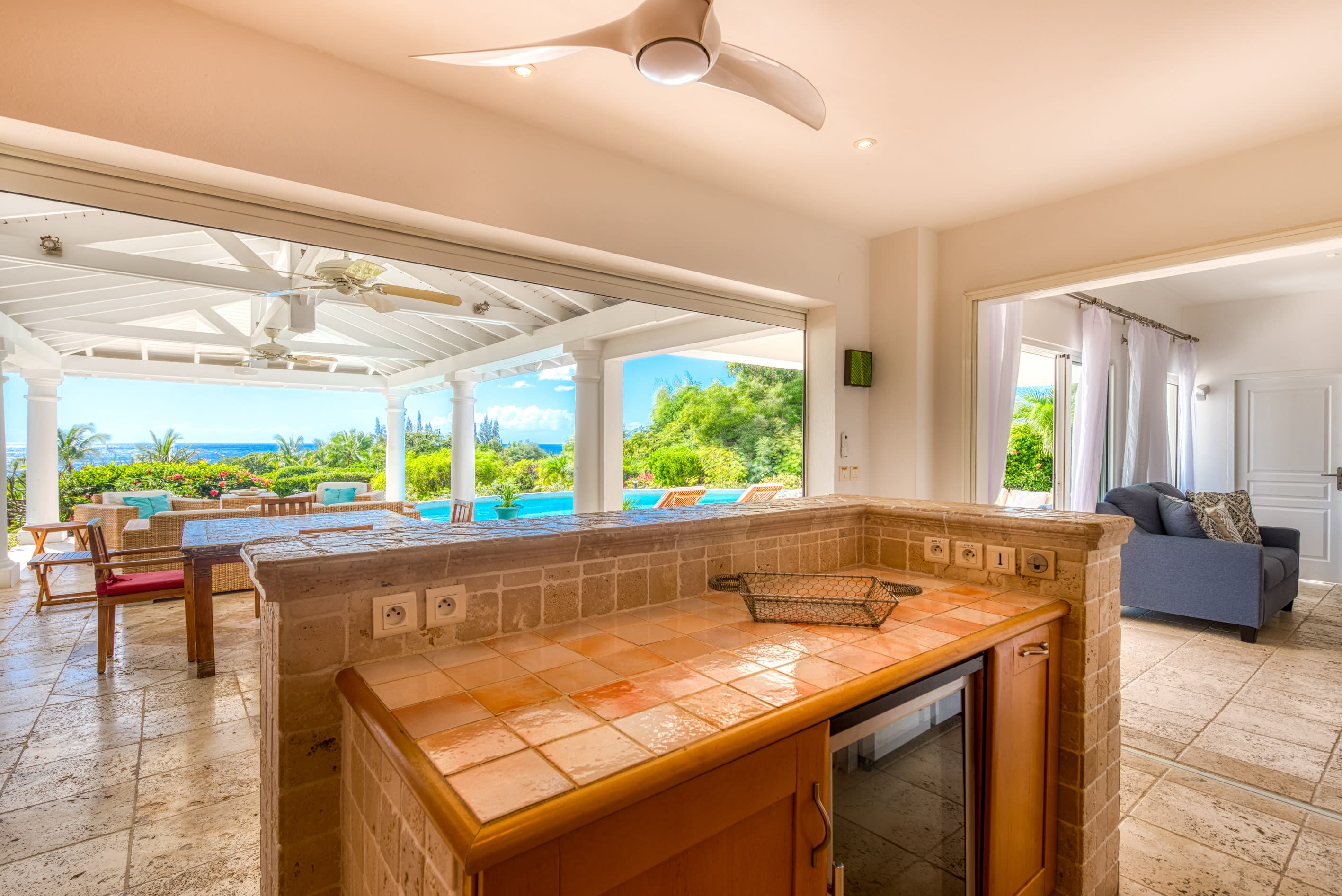 Villa Lune de Miel, A Romantic Two Bedroom Sea View Retreat in Terres Basses - Photo 21