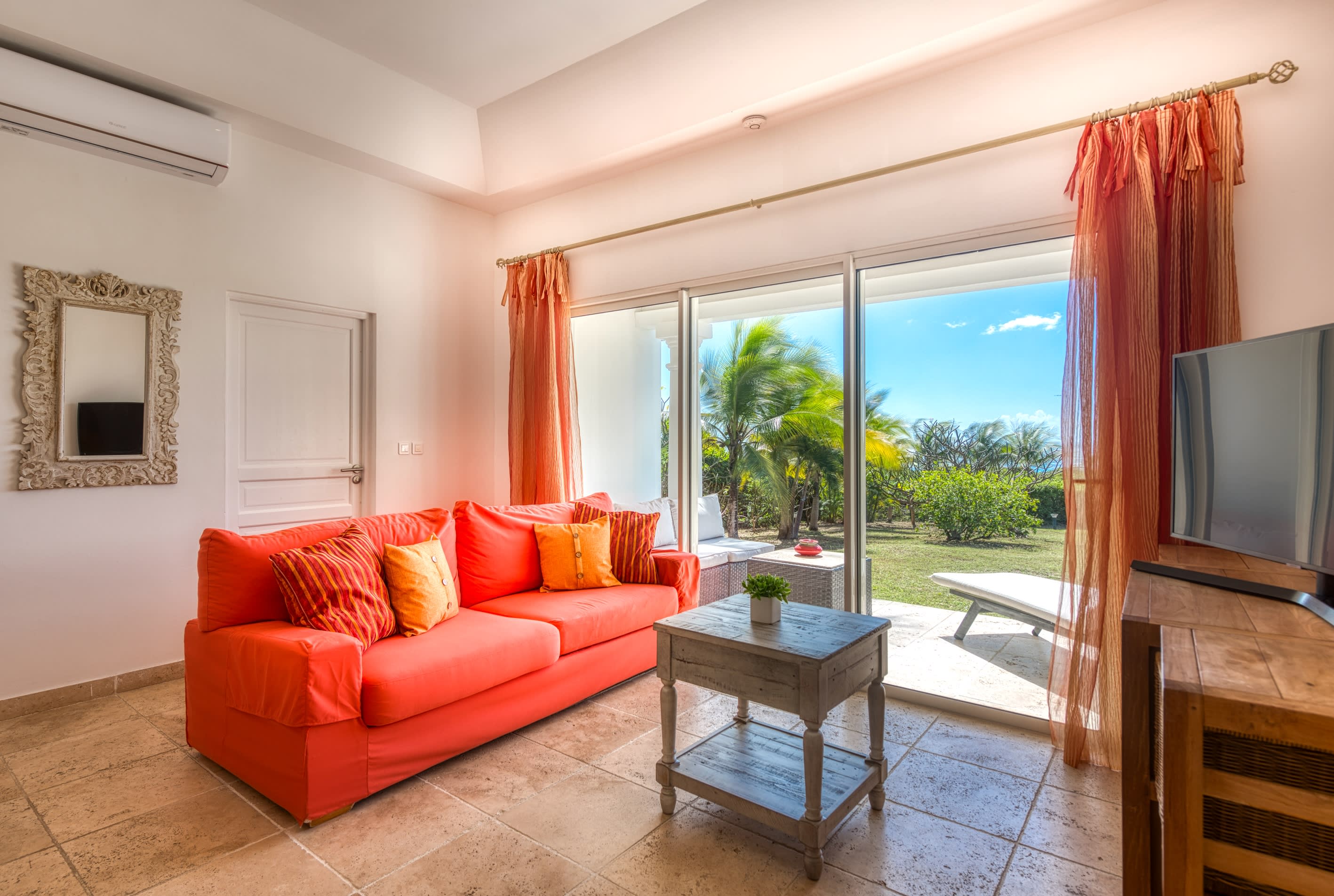 Villa Lune de Miel, A Romantic Two Bedroom Sea View Retreat in Terres Basses - Photo 31