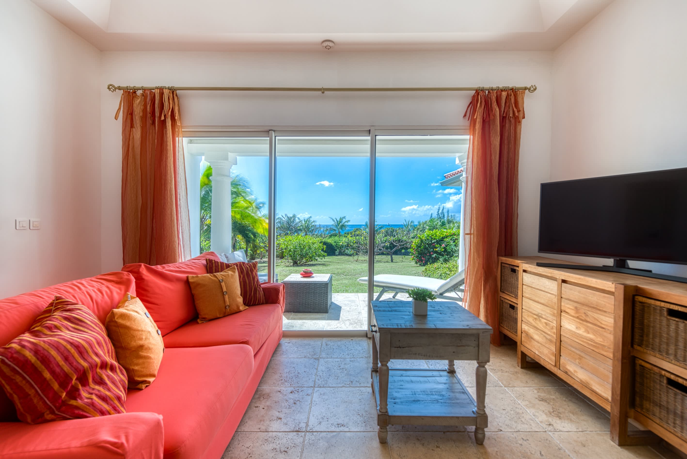 Villa Lune de Miel, A Romantic Two Bedroom Sea View Retreat in Terres Basses - Photo 32
