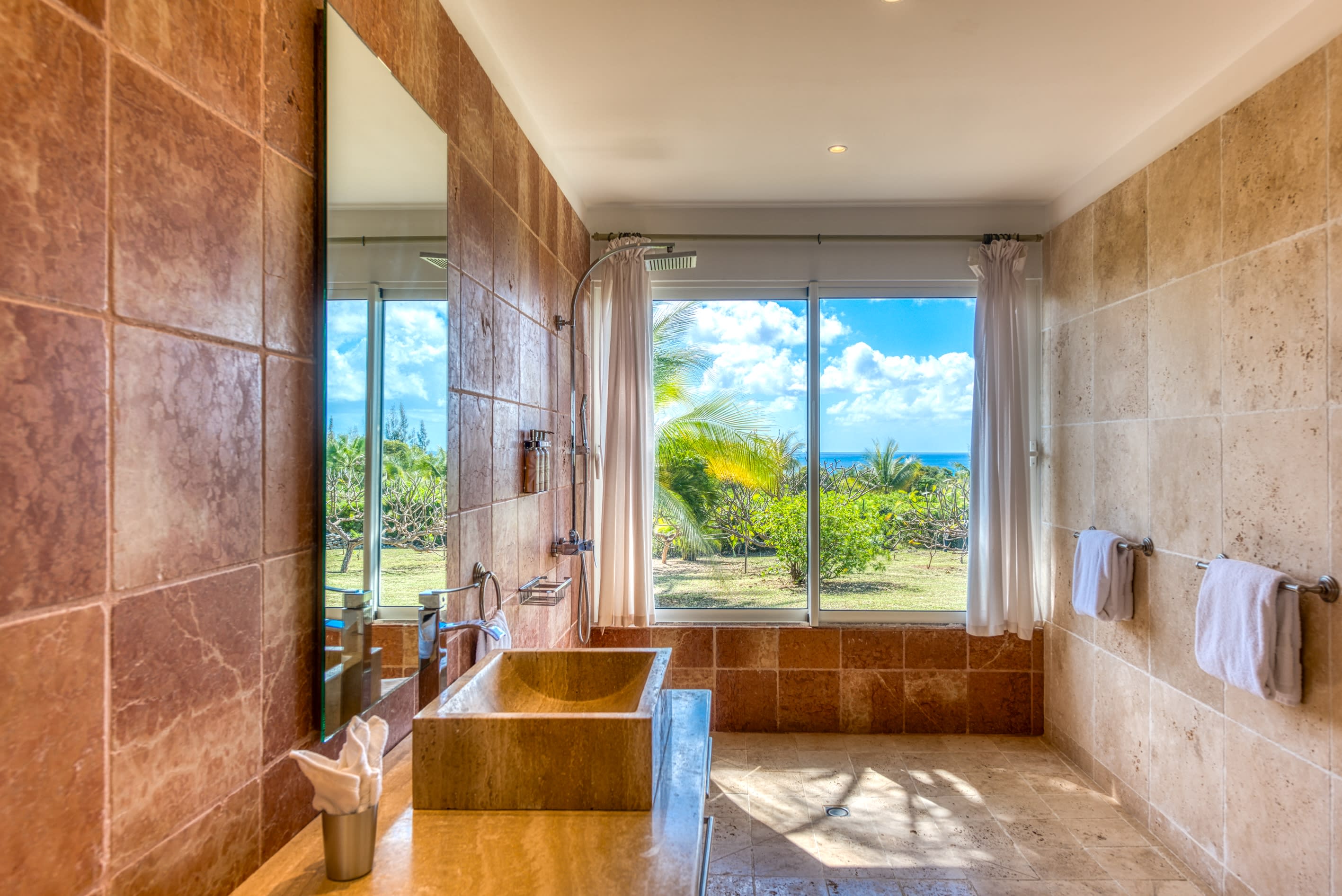 Villa Lune de Miel, A Romantic Two Bedroom Sea View Retreat in Terres Basses - Photo 33