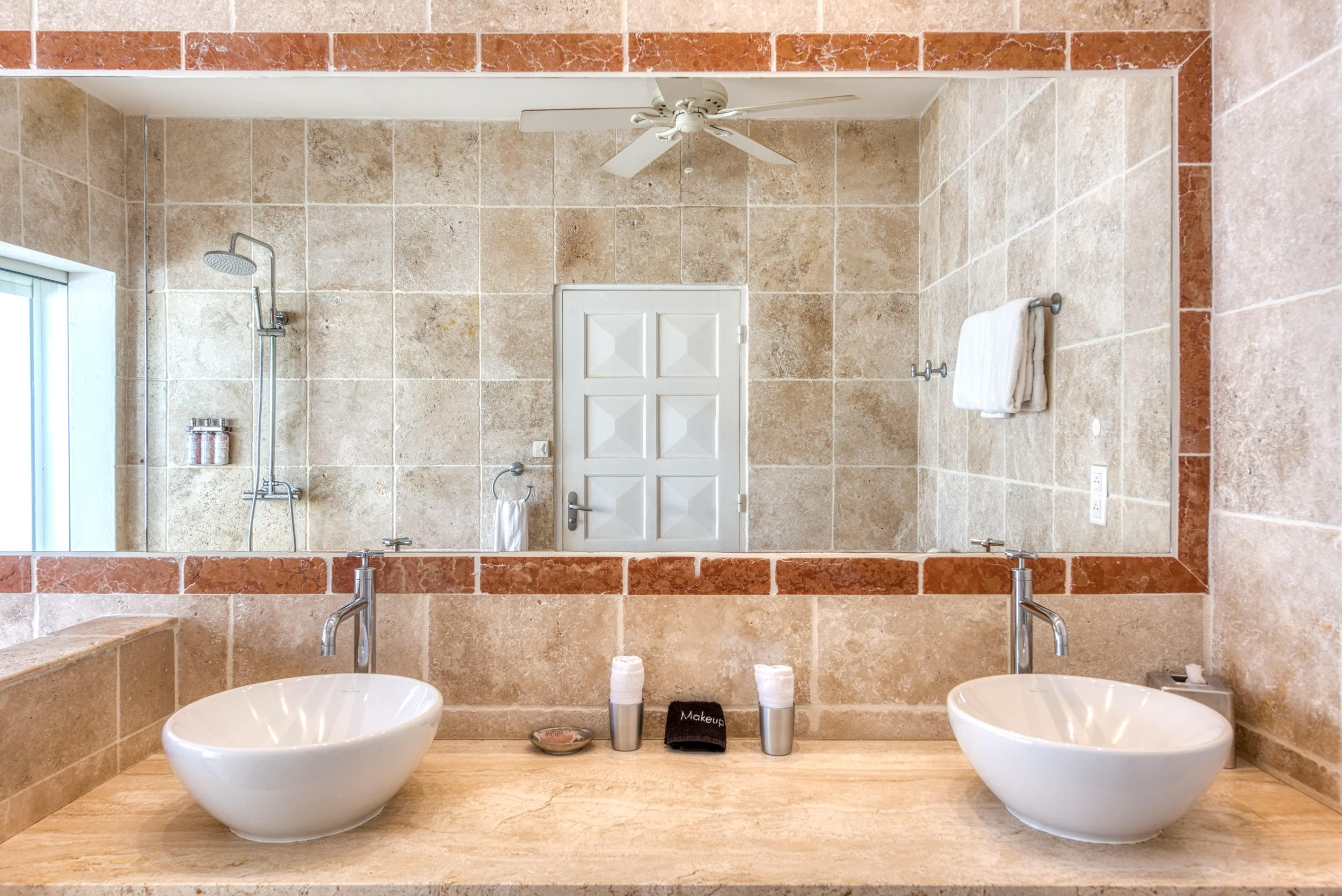 Villa Lune de Miel, A Romantic Two Bedroom Sea View Retreat in Terres Basses - Photo 40