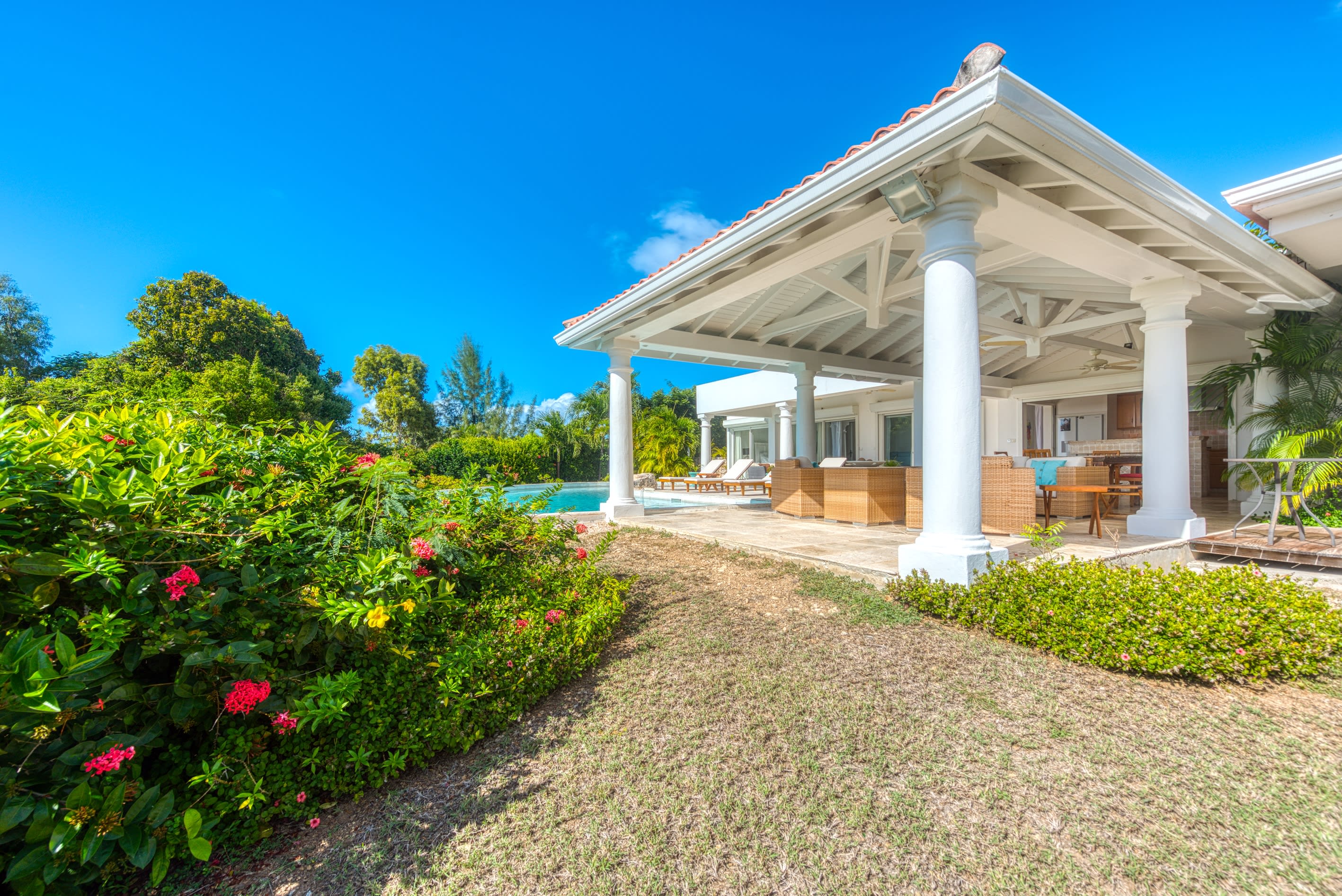 Villa Lune de Miel, A Romantic Two Bedroom Sea View Retreat in Terres Basses - Photo 43