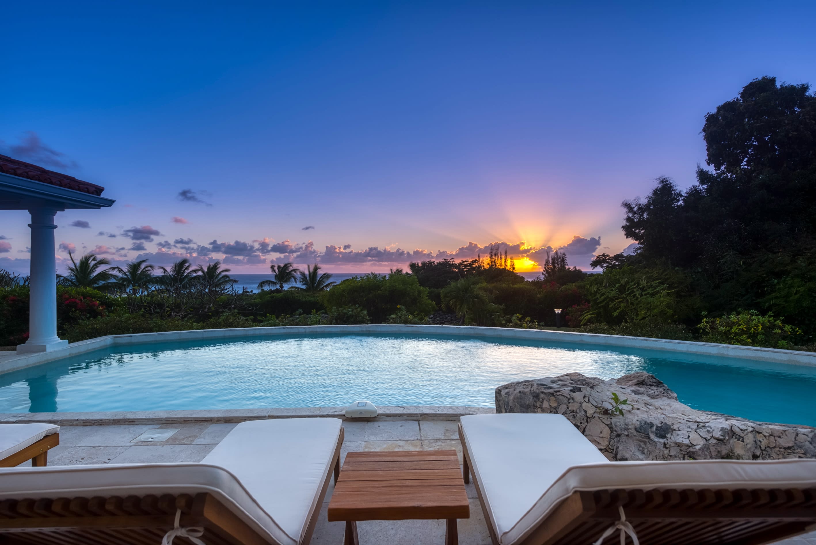 Villa Lune de Miel, A Romantic Two Bedroom Sea View Retreat in Terres Basses - Photo 48