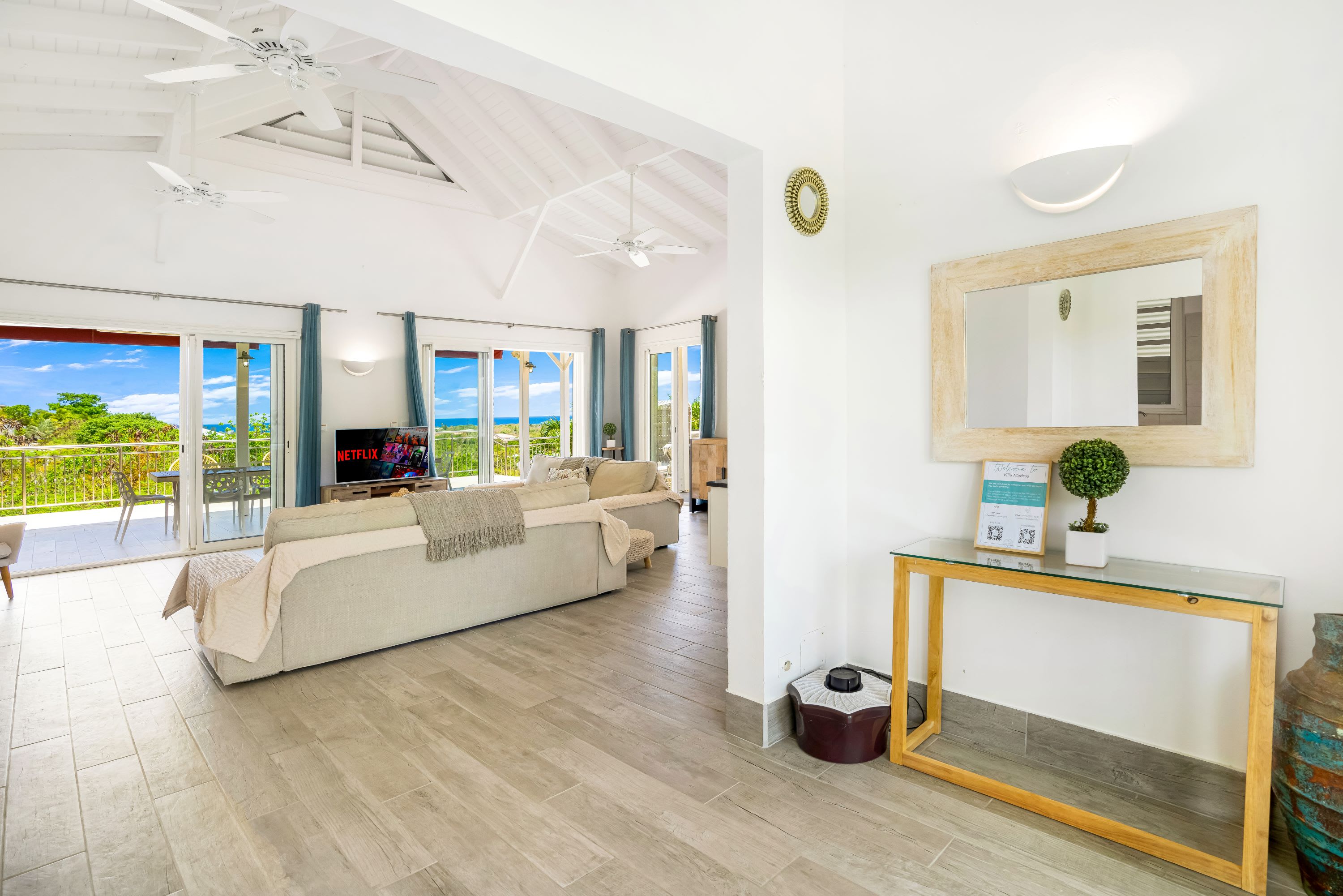 Villa Madras, 5 Bedroom Terres Basses Villa with Sea Views - Photo 14
