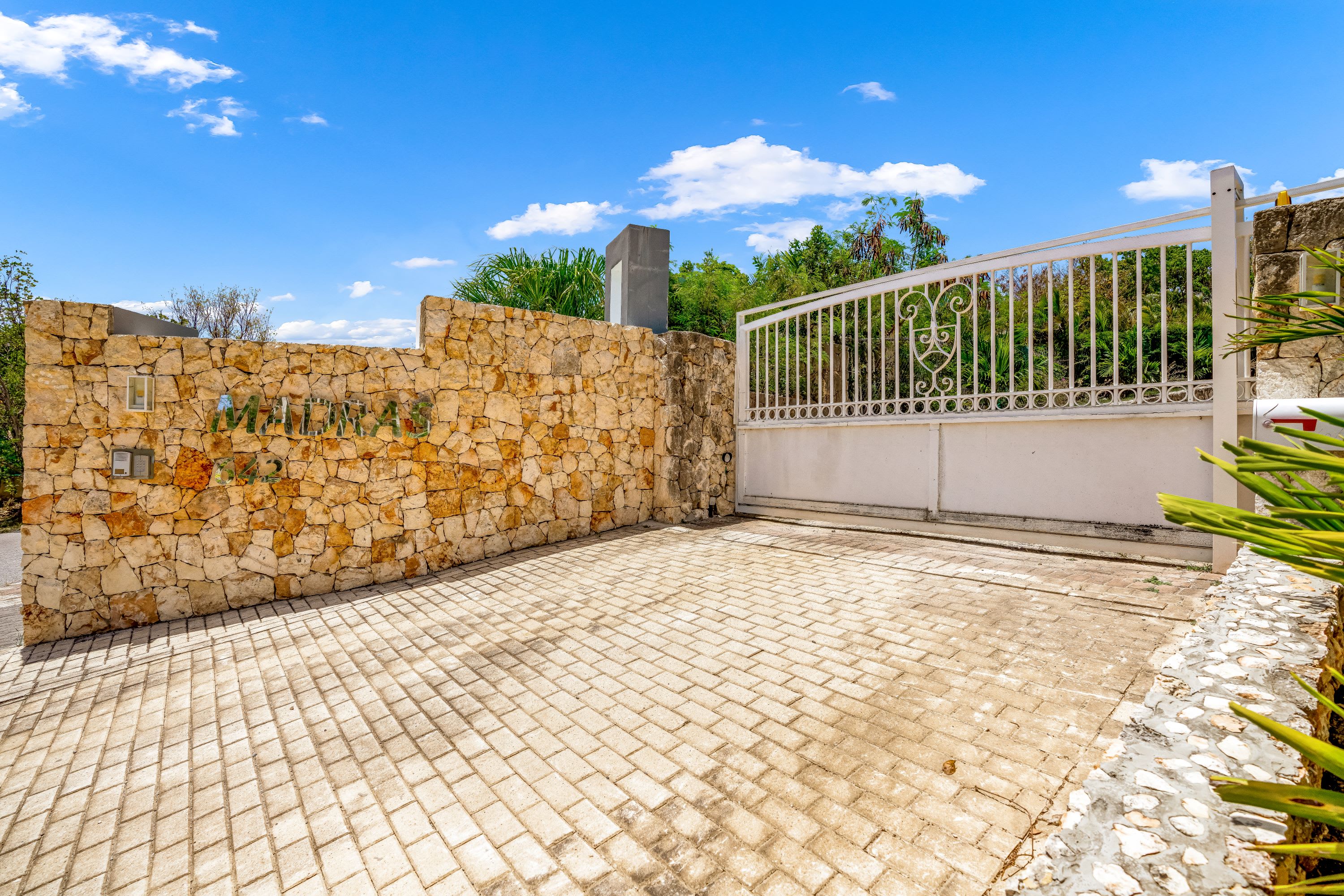 Villa Madras, 5 Bedroom Terres Basses Villa with Sea Views - Photo 61