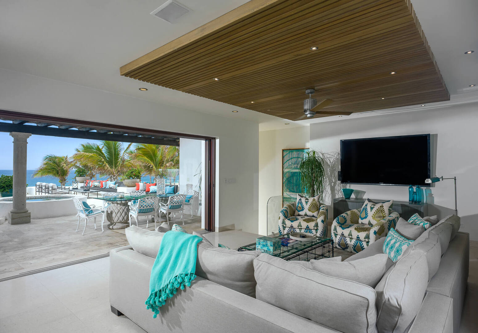 Villa Pacifica, Beachfront Pedregal Villa with Pool, Jacuzzi and Home Theatre Gallery 1