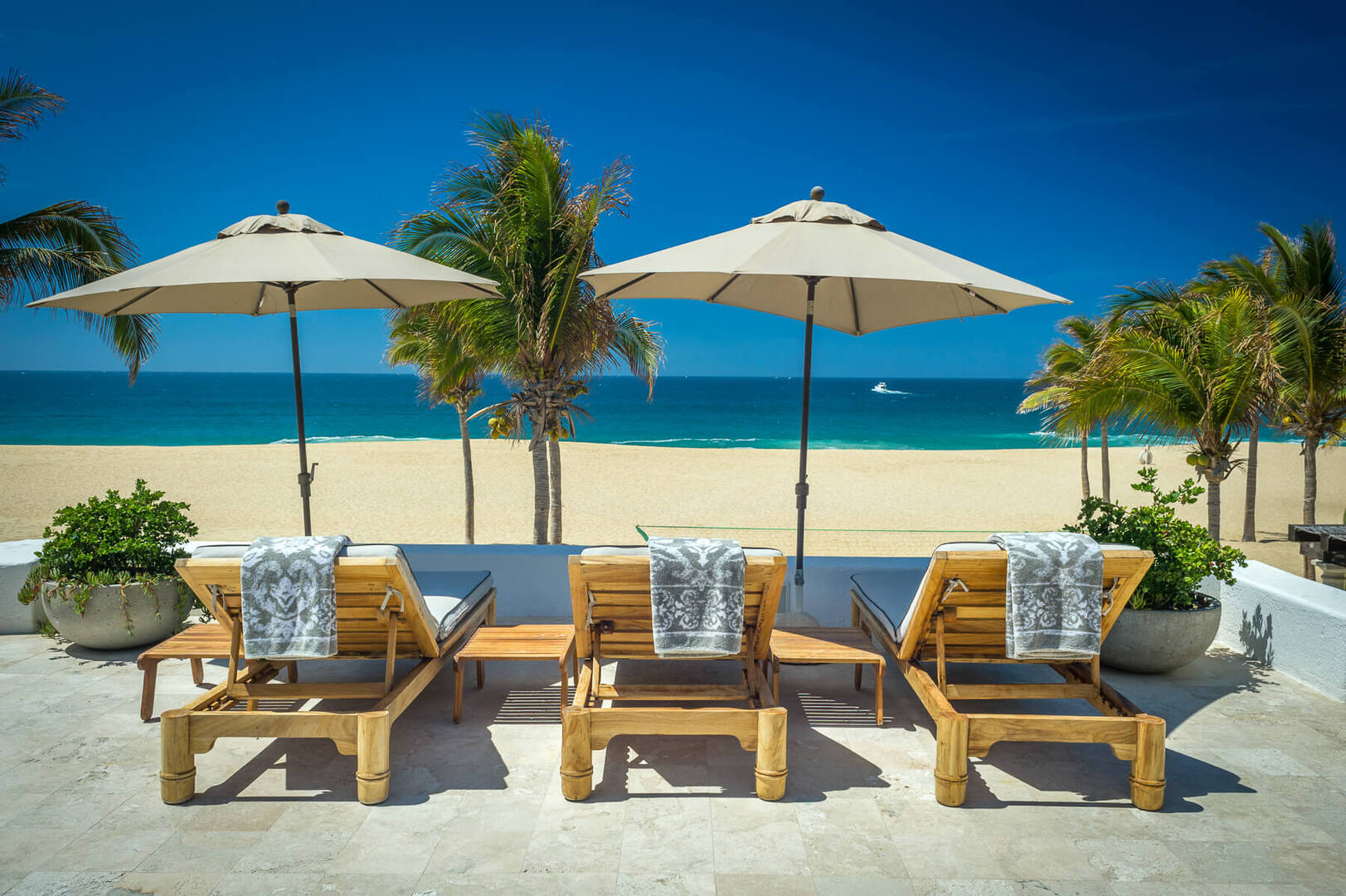 Villa Pacifica, Beachfront Pedregal Villa with Pool, Jacuzzi and Home Theatre Gallery 2