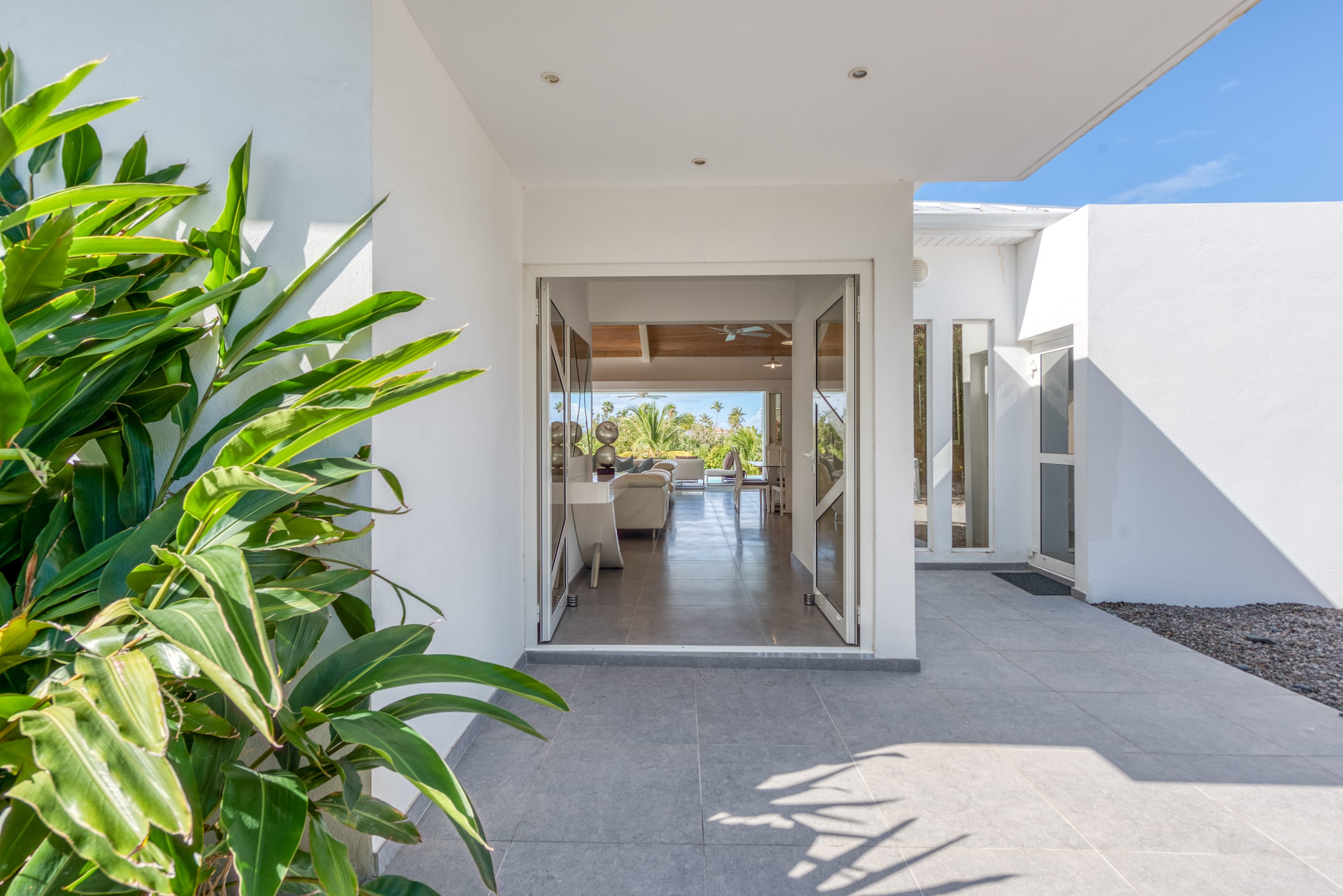 Villa Palm Bay, a Sleek Sea View Retreat in Terres Basses - Photo 15