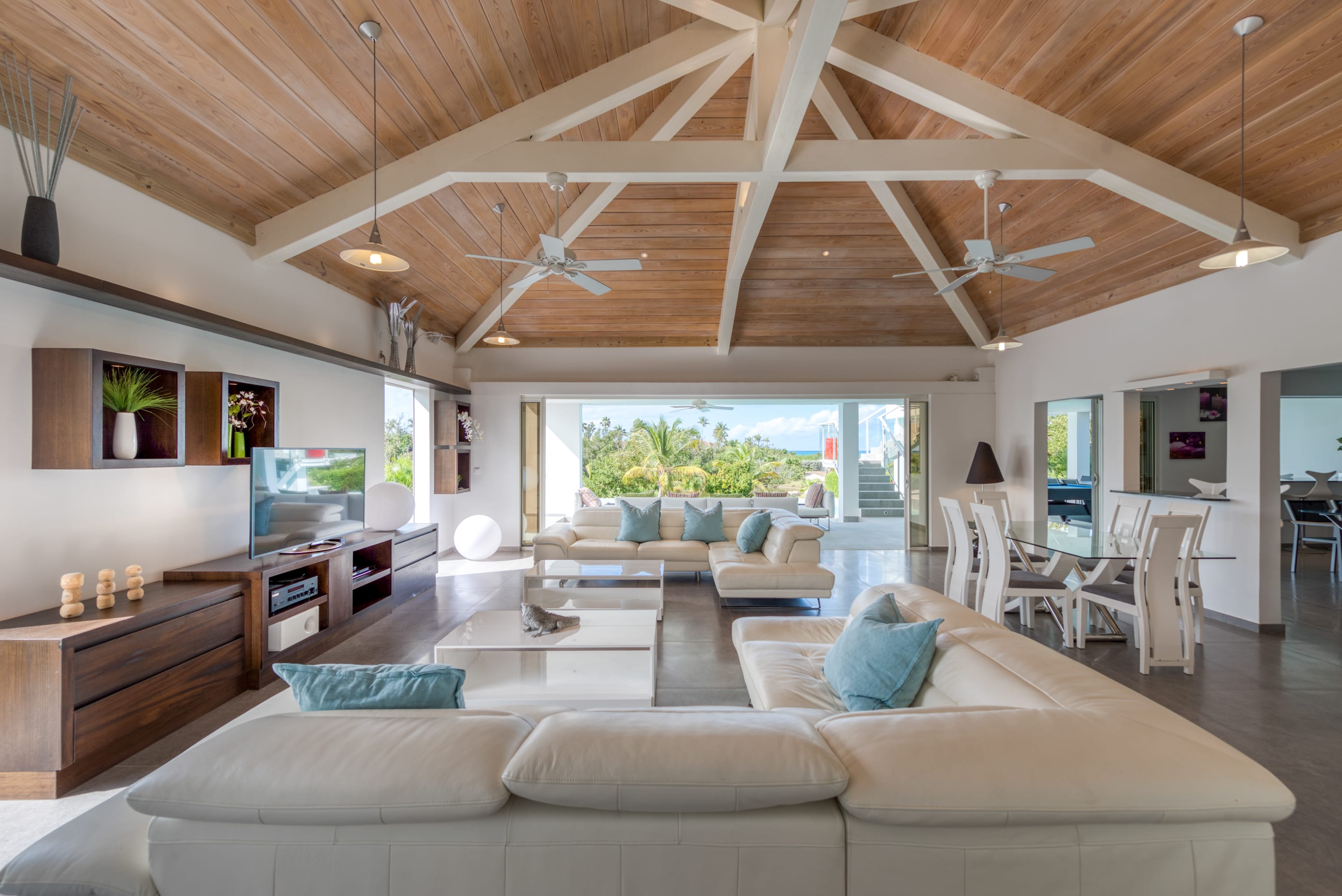 Villa Palm Bay, a Sleek Sea View Retreat in Terres Basses - Photo 16