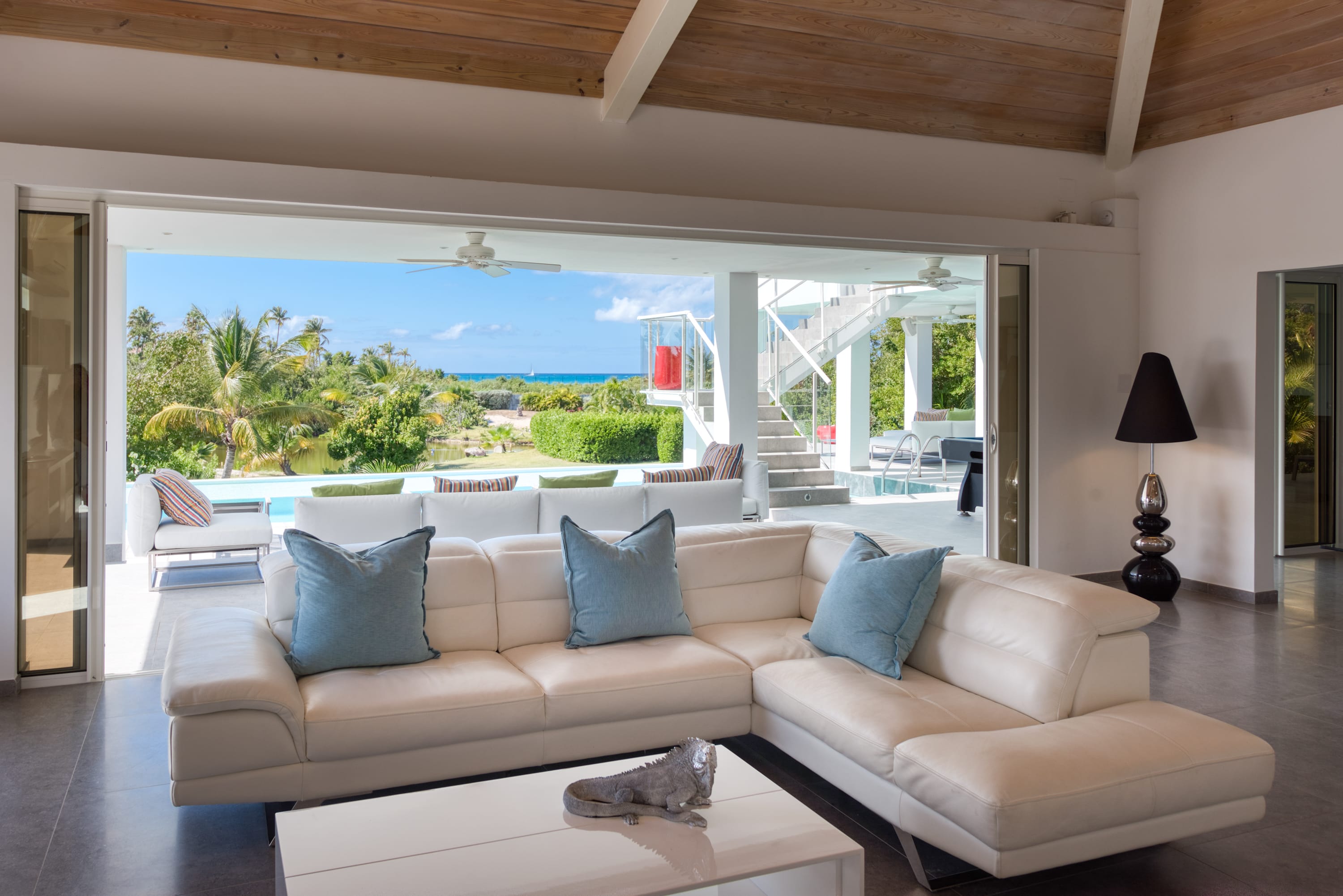Villa Palm Bay, a Sleek Sea View Retreat in Terres Basses - Photo 17