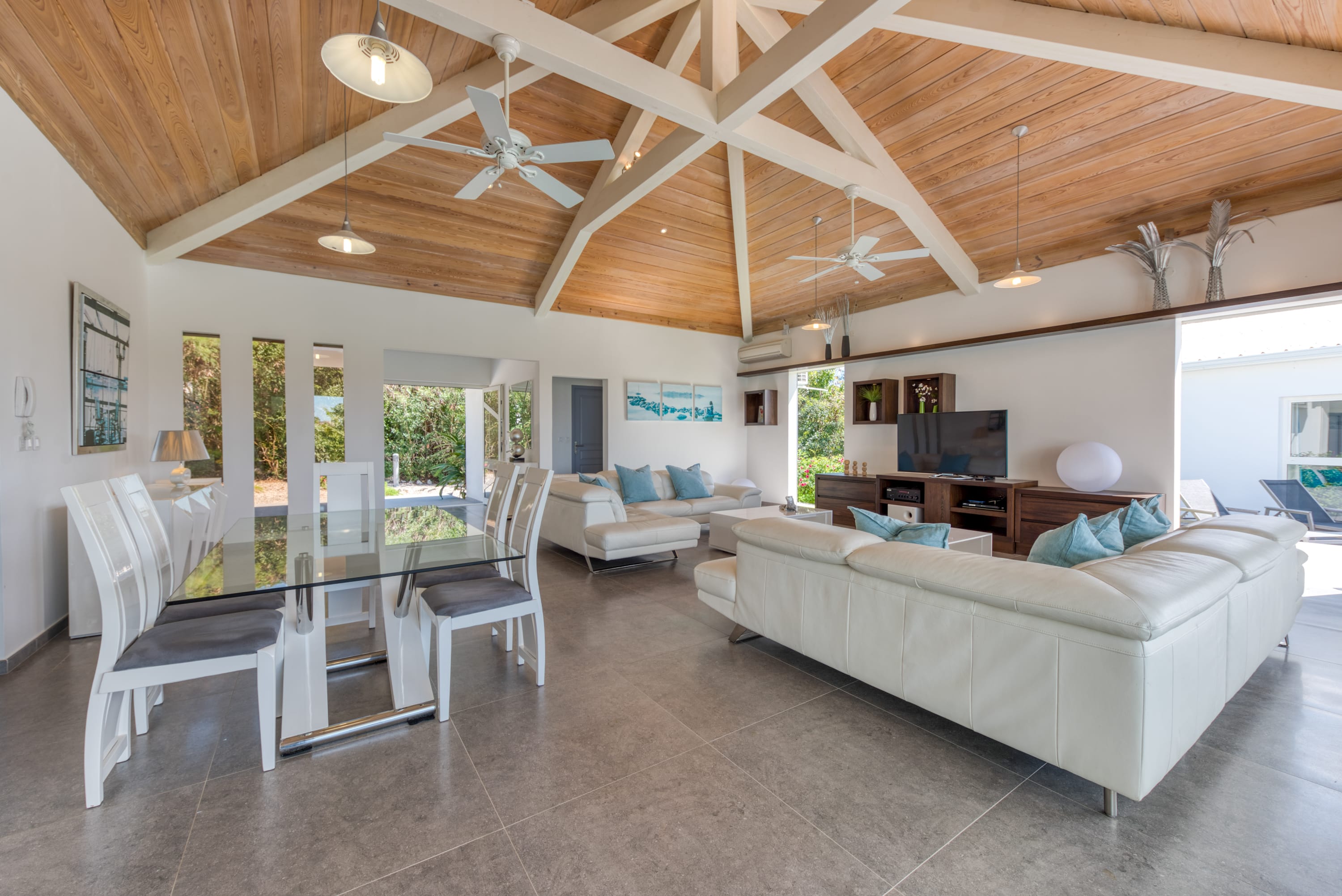 Villa Palm Bay, a Sleek Sea View Retreat in Terres Basses - Photo 18