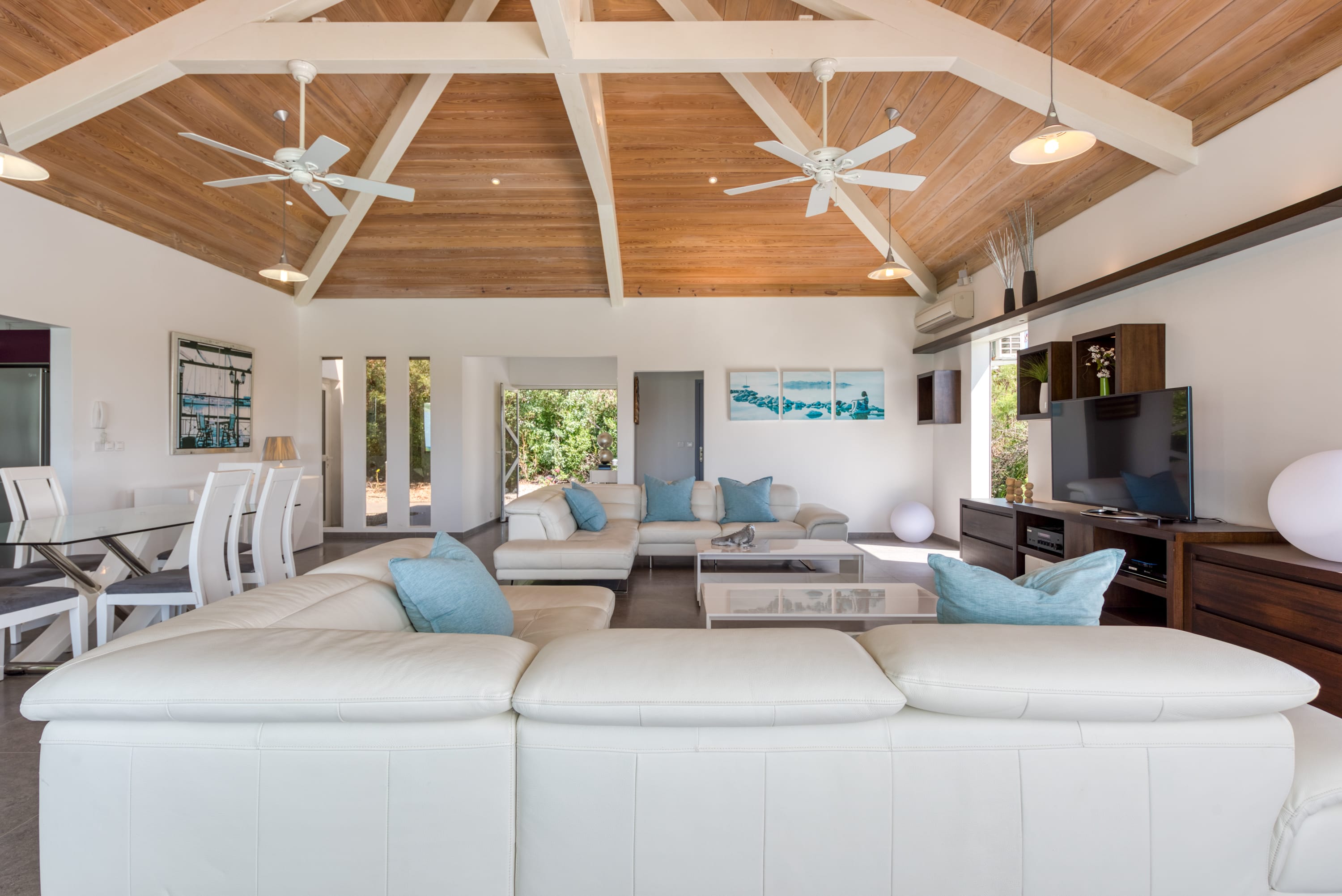 Villa Palm Bay, a Sleek Sea View Retreat in Terres Basses - Photo 19