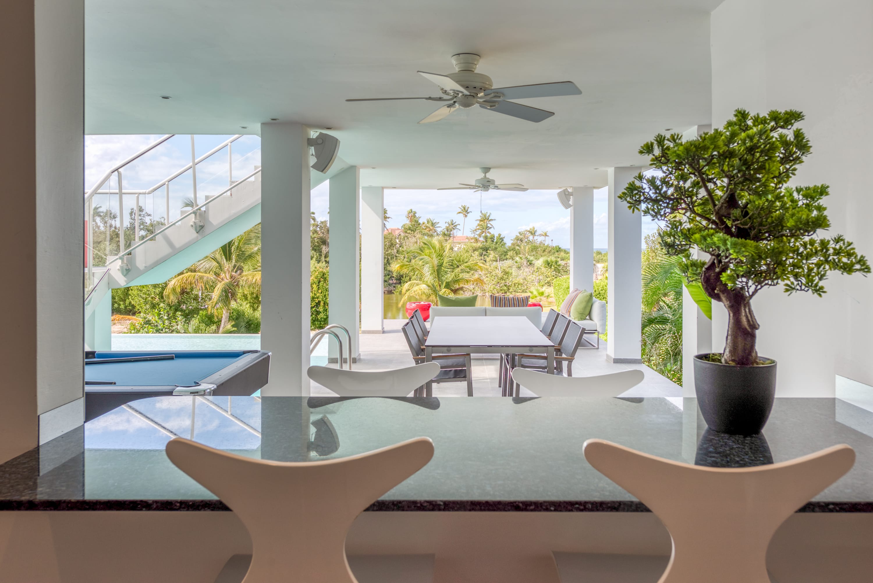 Villa Palm Bay, a Sleek Sea View Retreat in Terres Basses - Photo 23