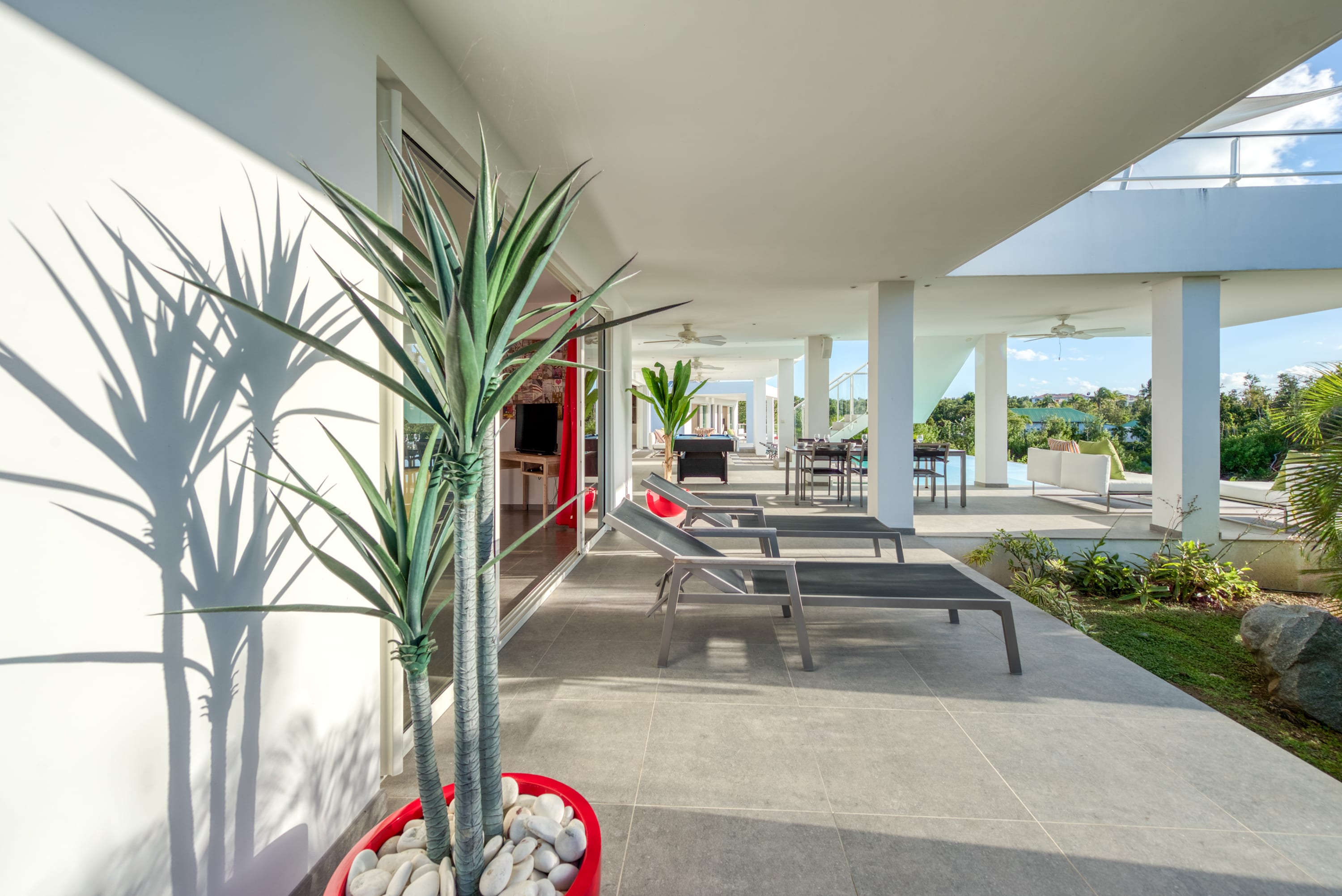 Villa Palm Bay, a Sleek Sea View Retreat in Terres Basses - Photo 26