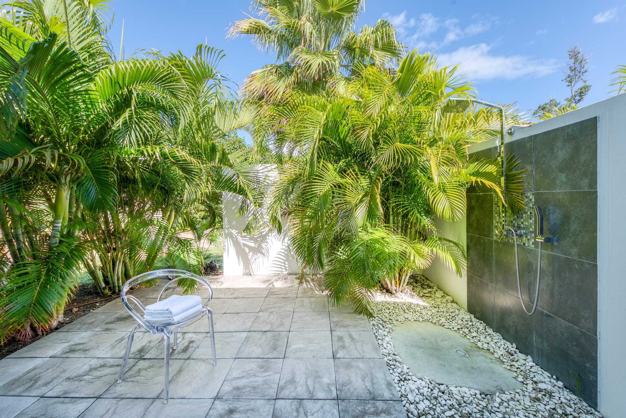 Villa Palm Bay, a Sleek Sea View Retreat in Terres Basses - Photo 31