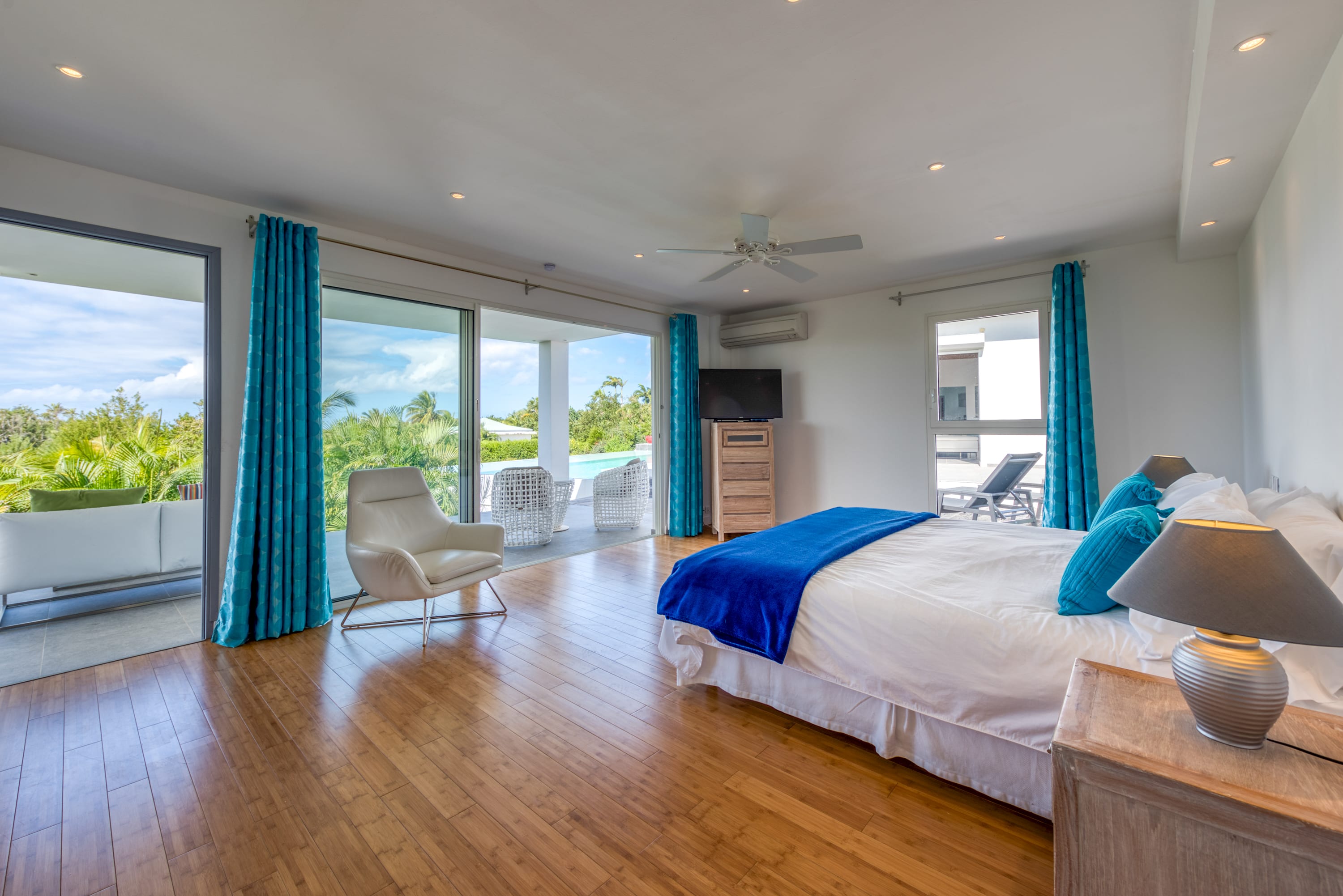 Villa Palm Bay, a Sleek Sea View Retreat in Terres Basses - Photo 36