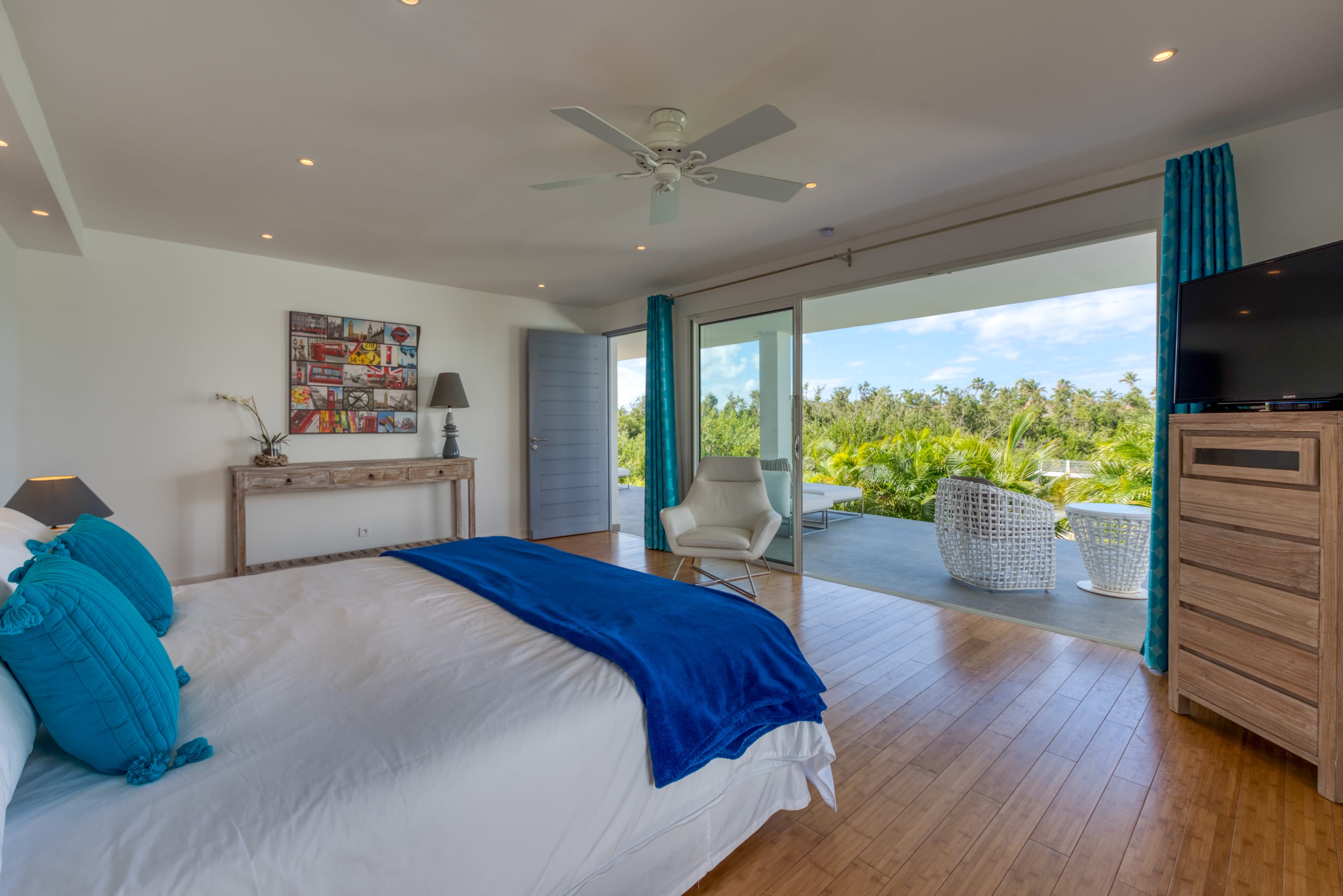 Villa Palm Bay, a Sleek Sea View Retreat in Terres Basses - Photo 37