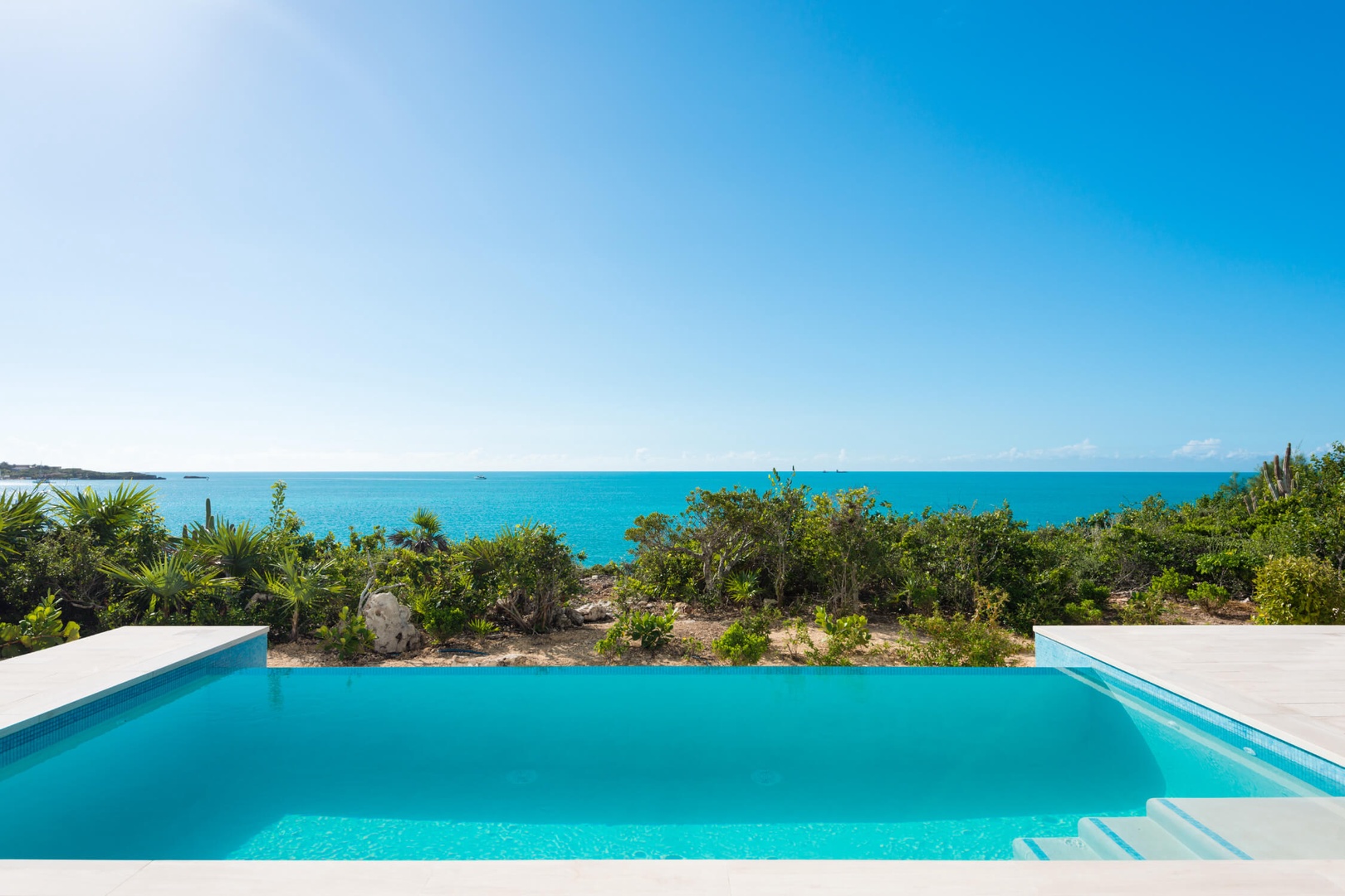 Villa Sol y Luna, Oceanfront Glass and Moonlit Terraces in Providenciales - Photo 8
