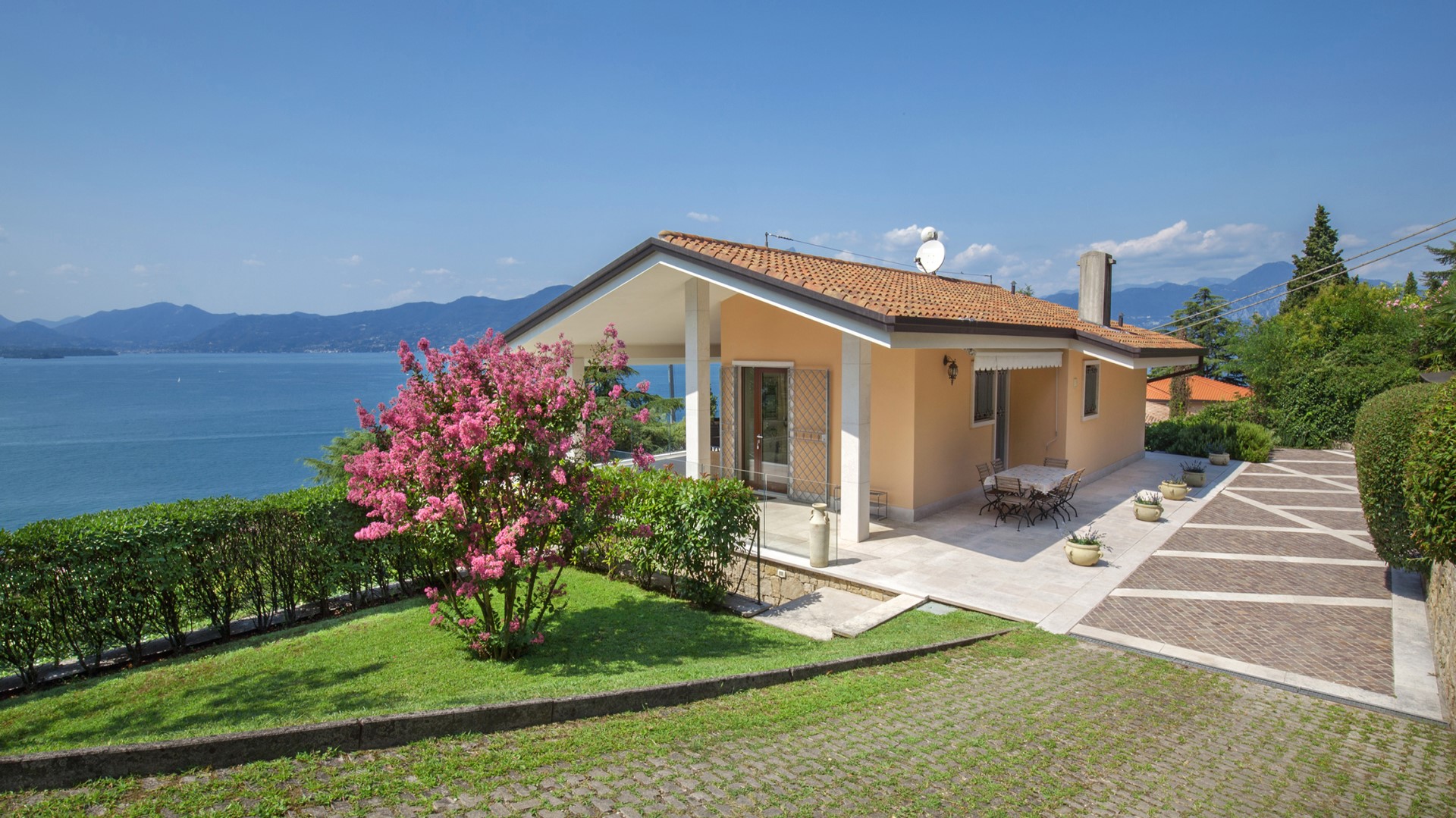 Villa Sybille, Contemporary Lake Garda Villa with Panoramic Views - Photo 11