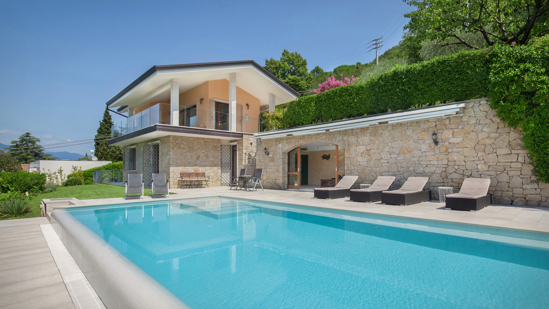 Villa Sybille, Contemporary Lake Garda Villa with Panoramic Views - Photo 12