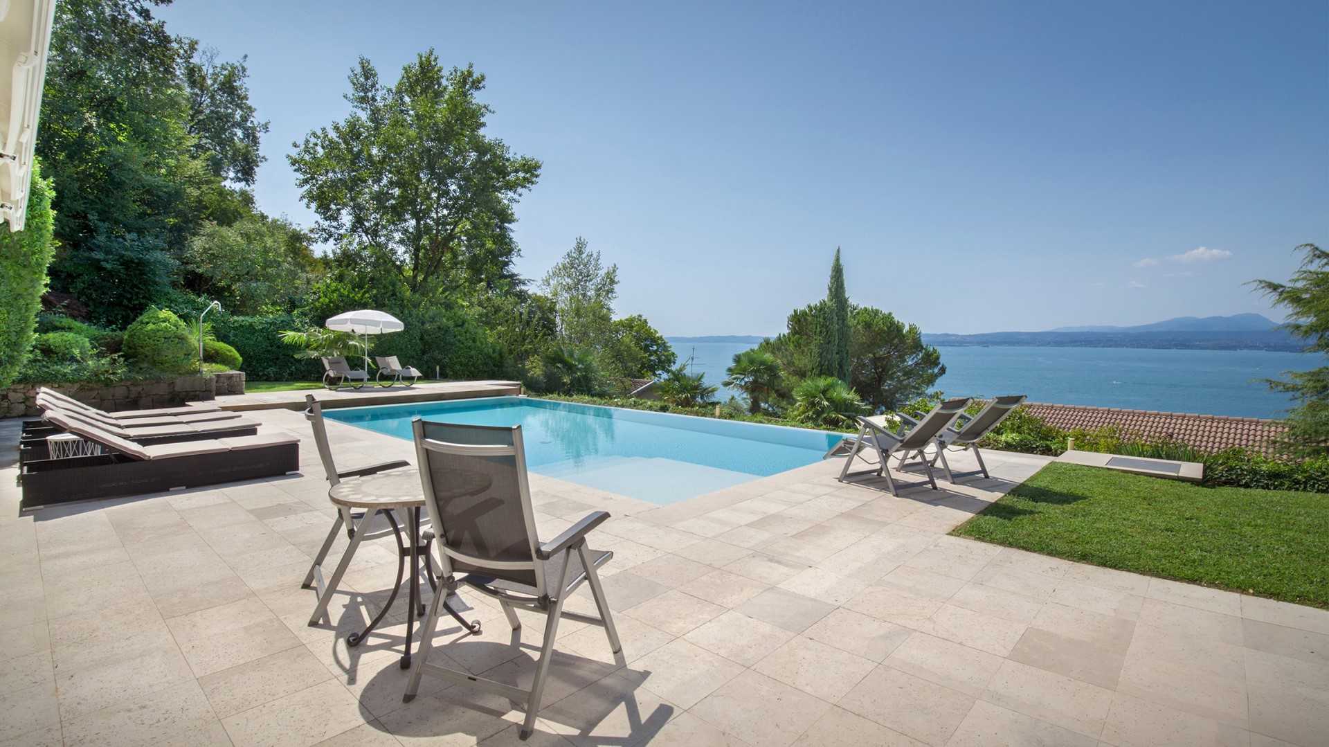 Villa Sybille, Contemporary Lake Garda Villa with Panoramic Views - Photo 15
