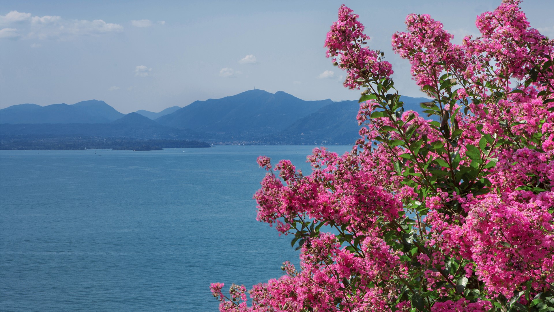 Villa Sybille, Contemporary Lake Garda Villa with Panoramic Views Gallery 3