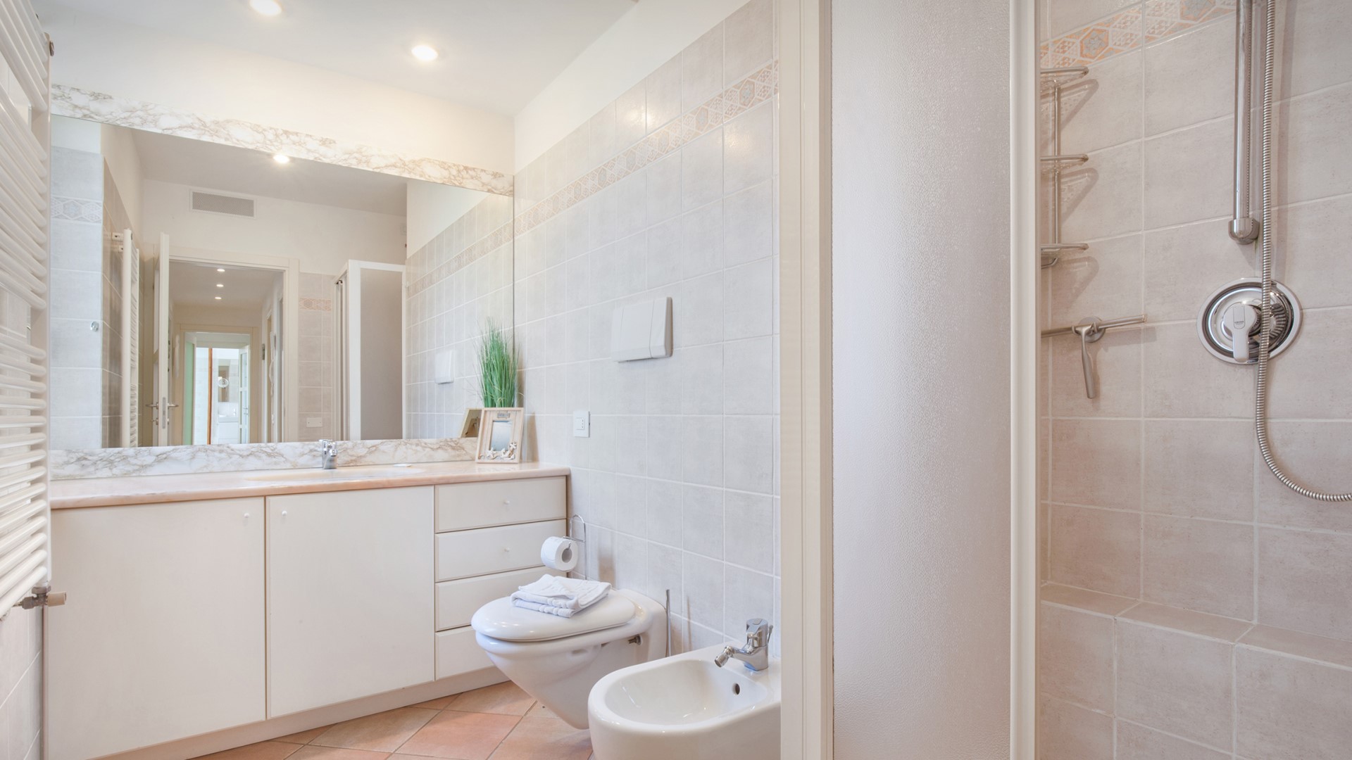 Villa Sybille, Contemporary Lake Garda Villa with Panoramic Views - Photo 33