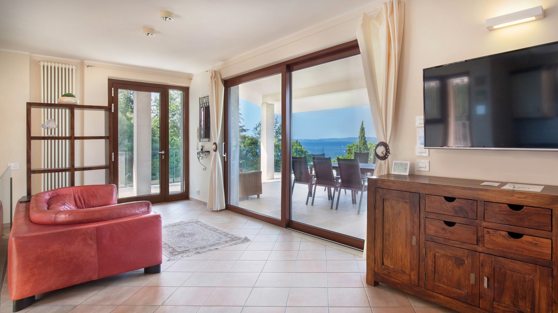 Villa Sybille, Contemporary Lake Garda Villa with Panoramic Views - Photo 5