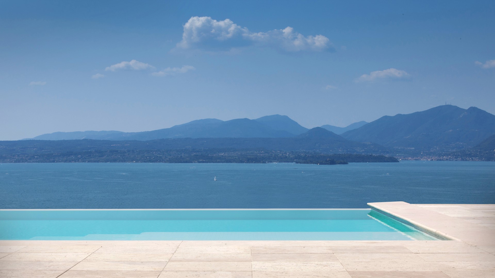 Villa Sybille, Contemporary Lake Garda Villa with Panoramic Views - Photo 9