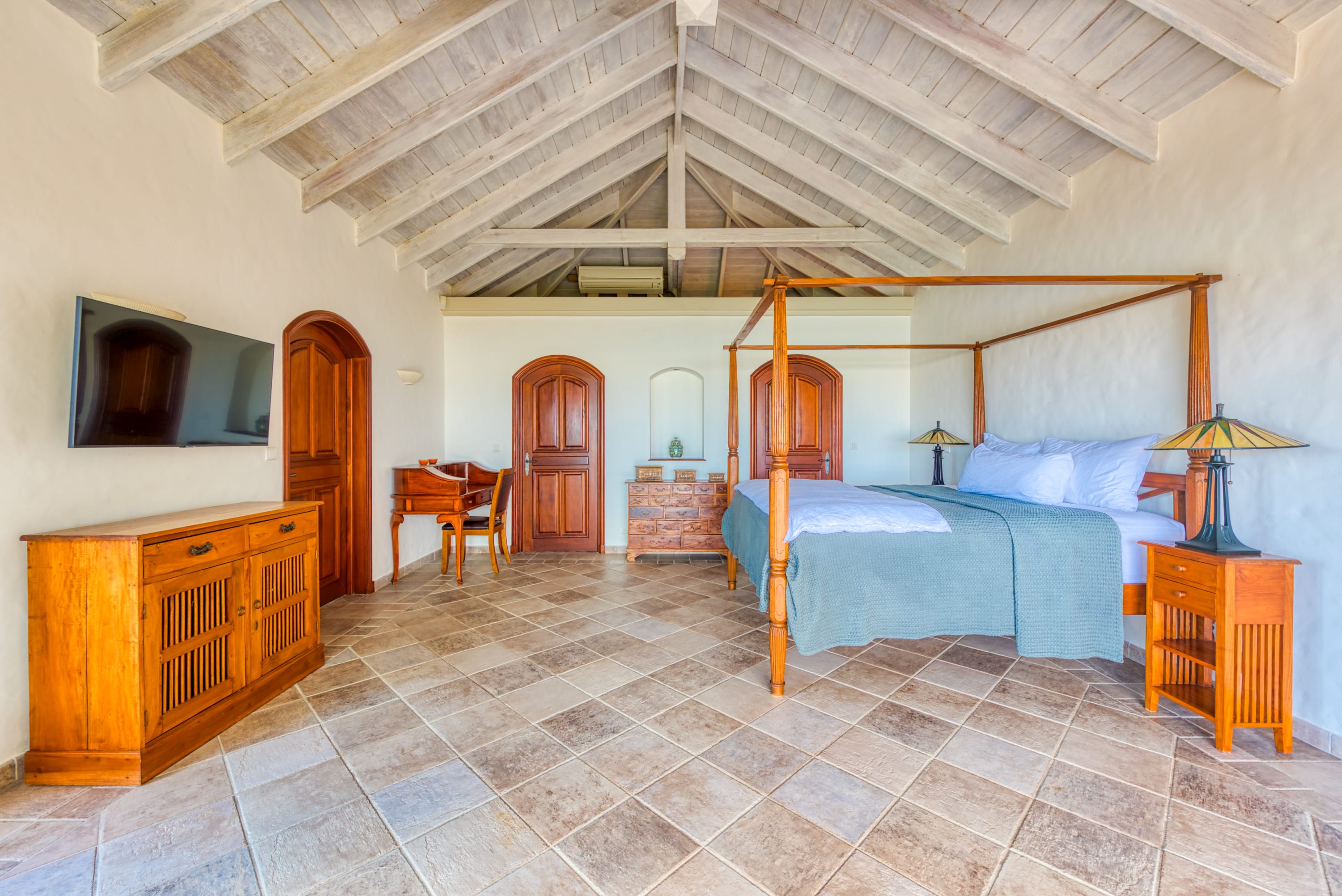 Villa Terre Azure, Terres Basses Villa with Lagoon Views and a 50-Foot Infinity Pool - Photo 20