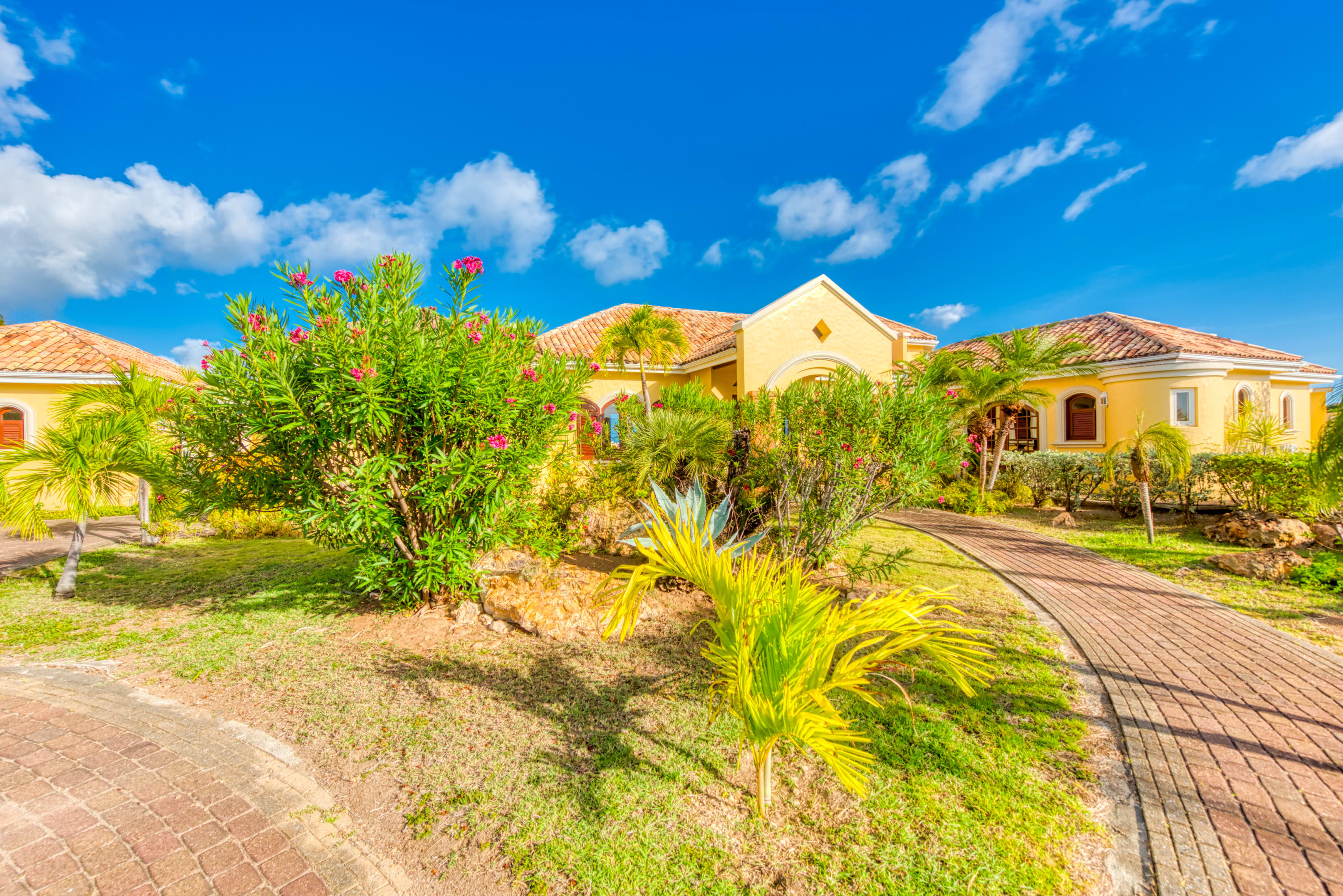 Villa Terre Azure, Terres Basses Villa with Lagoon Views and a 50-Foot Infinity Pool - Photo 27