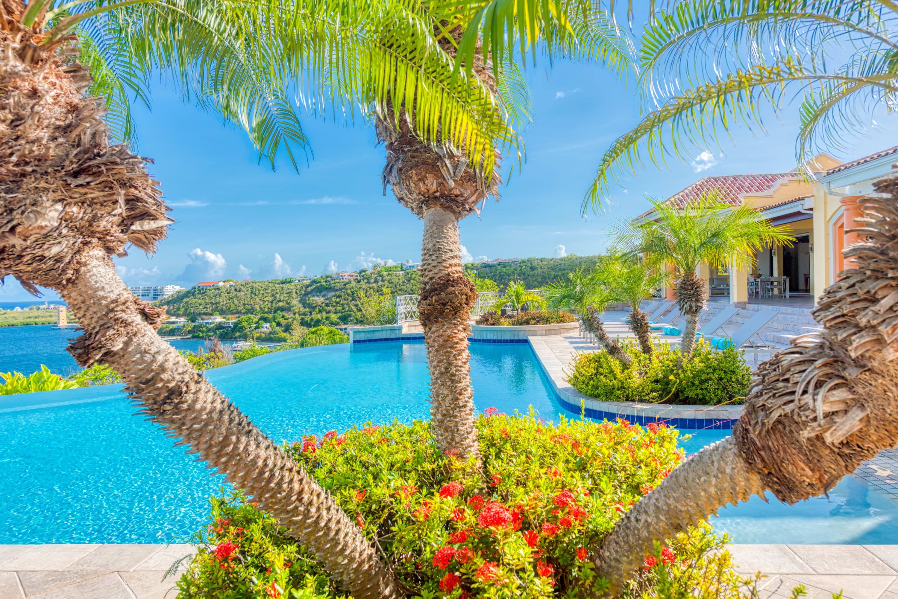 Villa Terre Azure, Terres Basses Villa with Lagoon Views and a 50-Foot Infinity Pool - Photo 6
