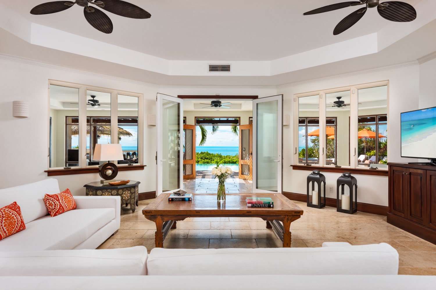 Villa Valentina, Beachfront Grace on Providenciales with Infinity Pool, Dock and Sea Views - Photo 11