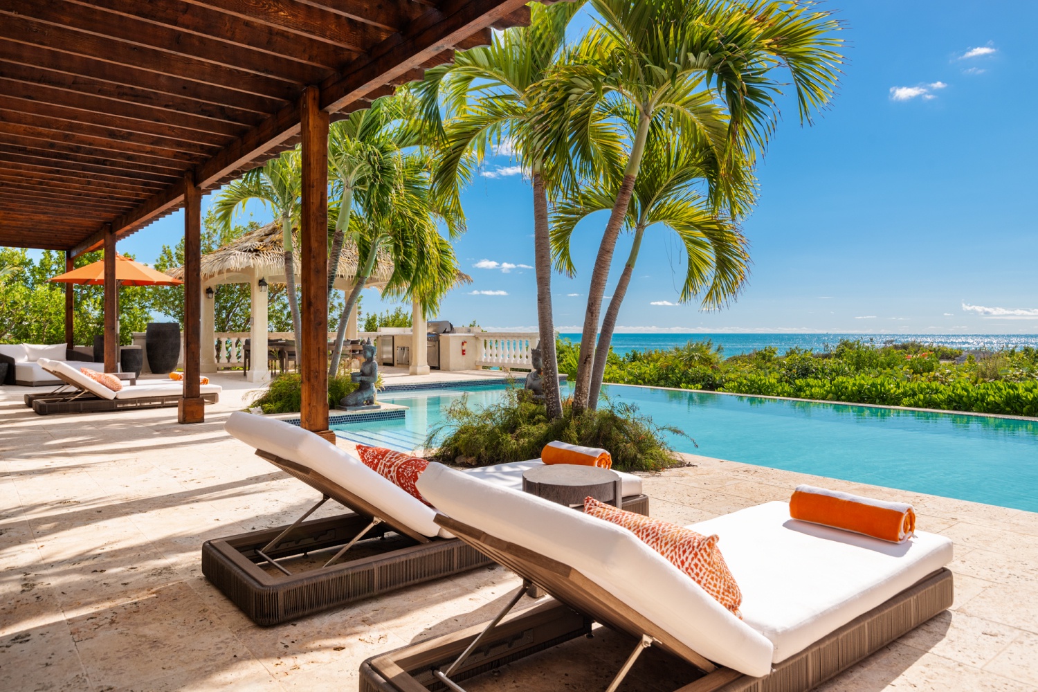 Villa Valentina, Beachfront Grace on Providenciales with Infinity Pool, Dock and Sea Views - Photo 9