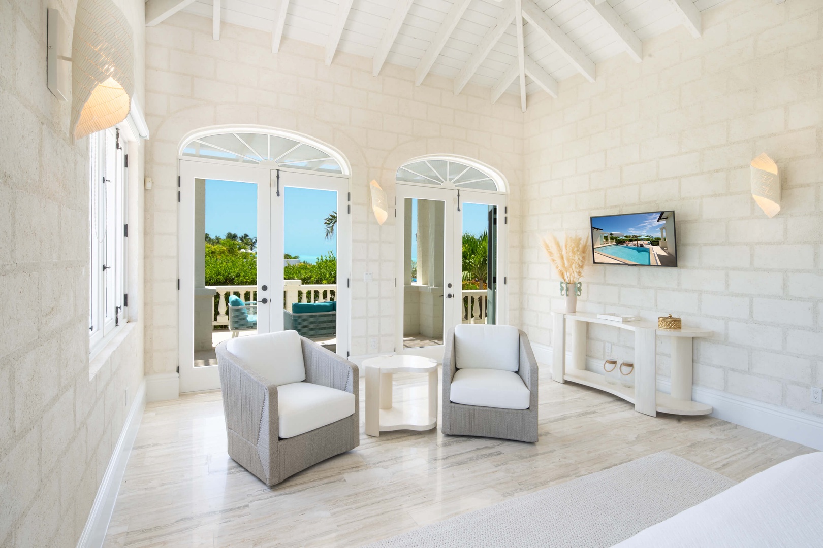Villa Vamar on Taylor Bay Beach, Private Oceanfront Provo Villa for 12 - Photo 22