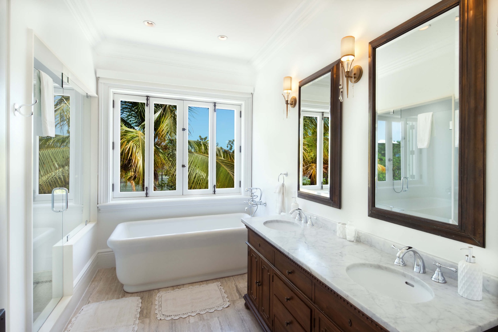 Villa Vamar on Taylor Bay Beach, Private Oceanfront Provo Villa for 12 - Photo 23