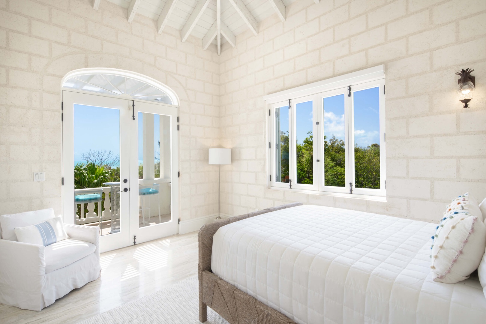 Villa Vamar on Taylor Bay Beach, Private Oceanfront Provo Villa for 12 - Photo 27
