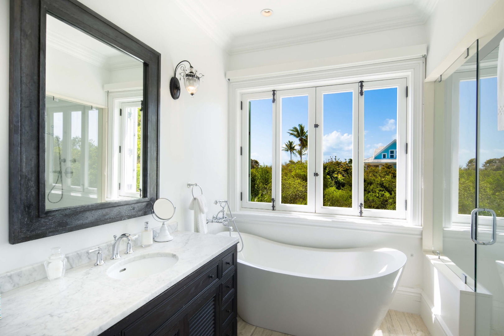 Villa Vamar on Taylor Bay Beach, Private Oceanfront Provo Villa for 12 - Photo 28