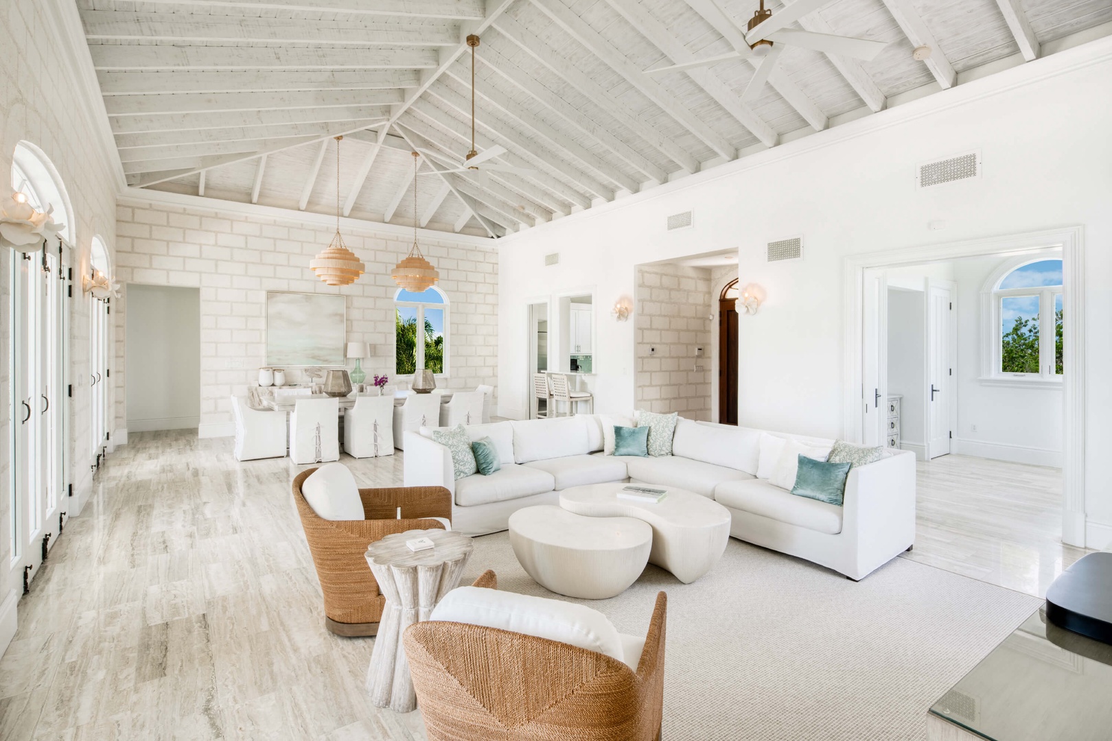 Villa Vamar on Taylor Bay Beach, Private Oceanfront Provo Villa for 12 Gallery 3