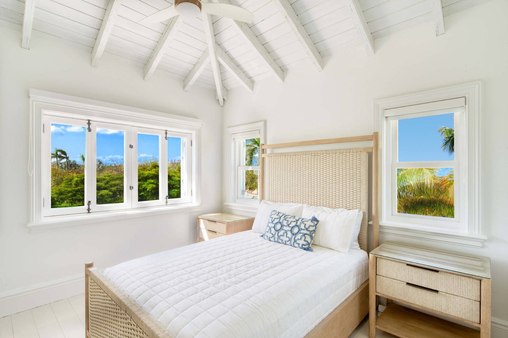 Villa Vamar on Taylor Bay Beach, Private Oceanfront Provo Villa for 12 - Photo 32
