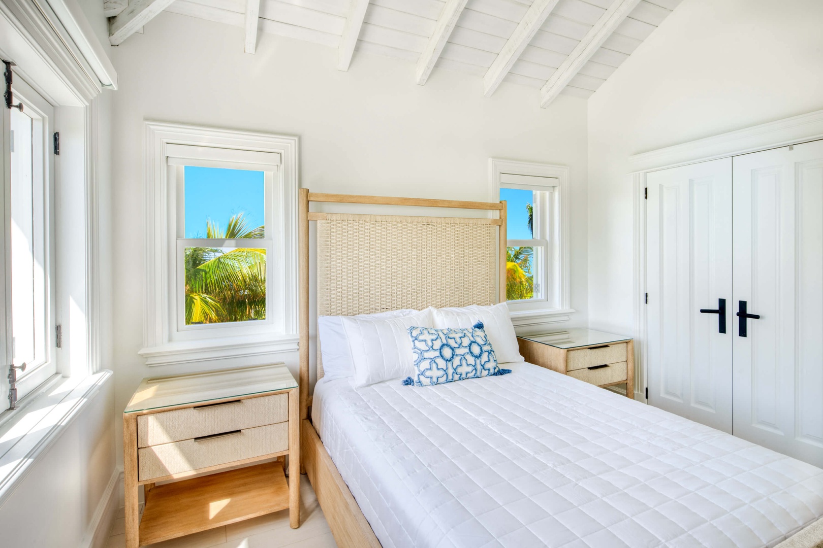 Villa Vamar on Taylor Bay Beach, Private Oceanfront Provo Villa for 12 - Photo 33