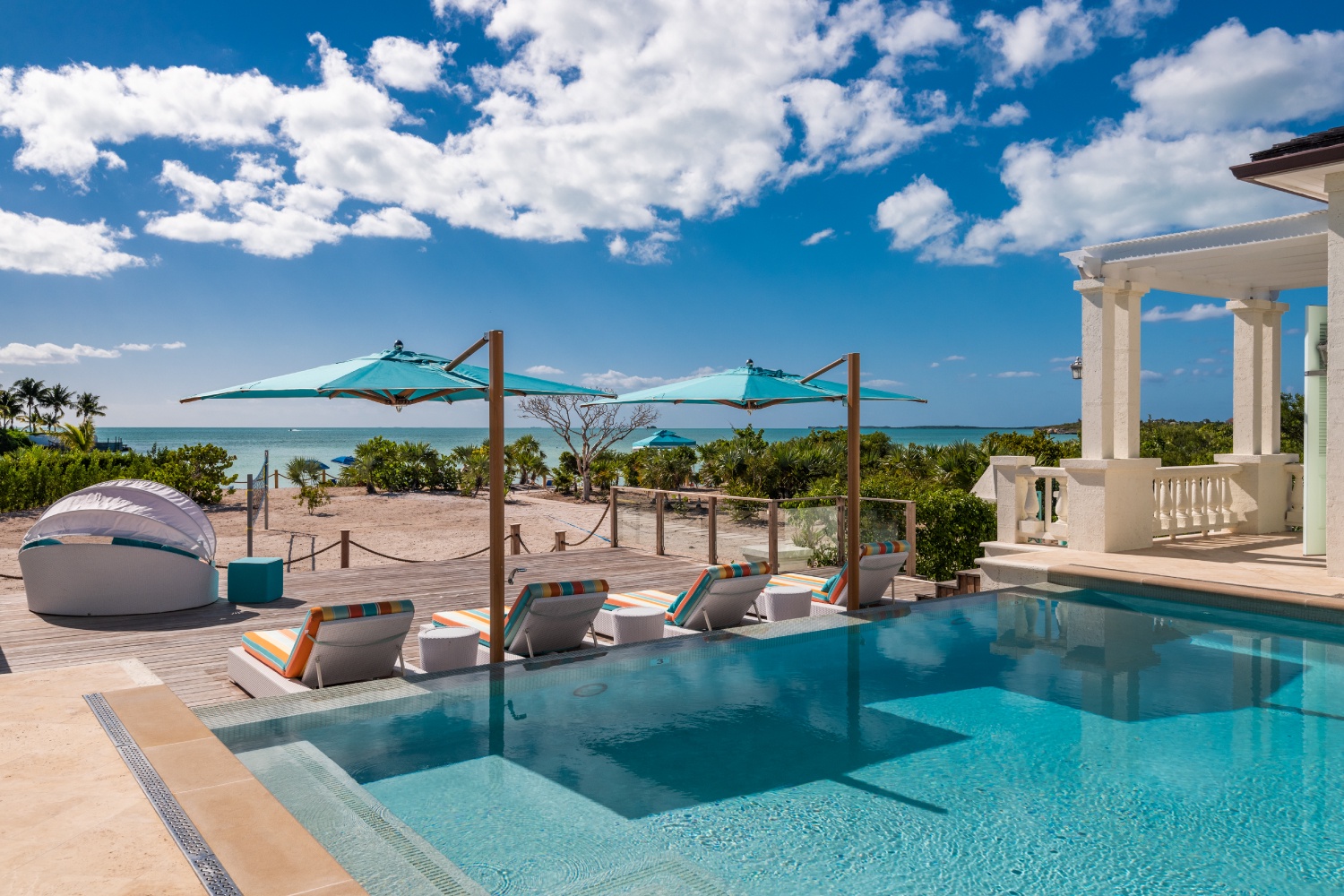 Villa Vamar on Taylor Bay Beach, Private Oceanfront Provo Villa for 12 - Photo 41