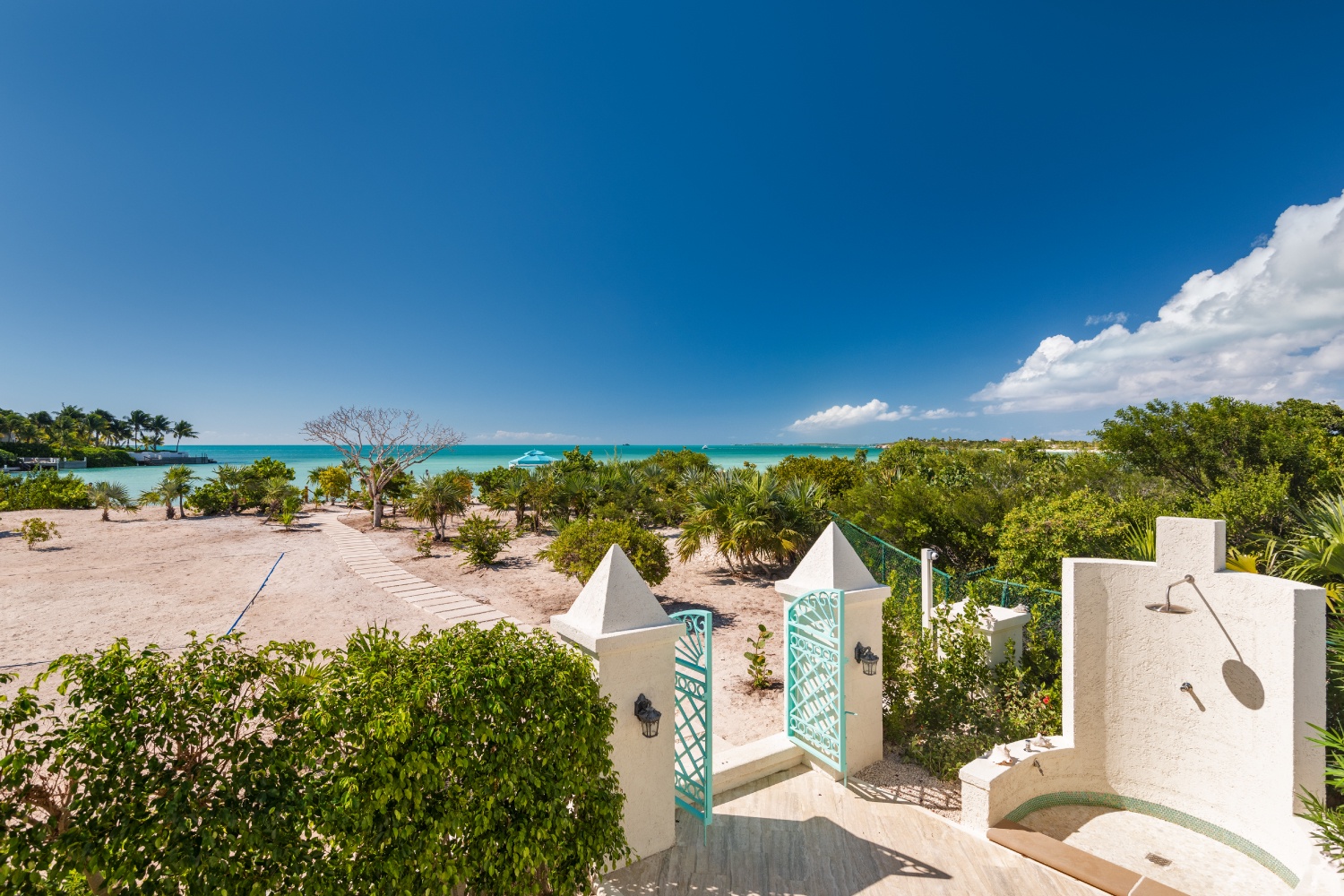 Villa Vamar on Taylor Bay Beach, Private Oceanfront Provo Villa for 12 - Photo 42